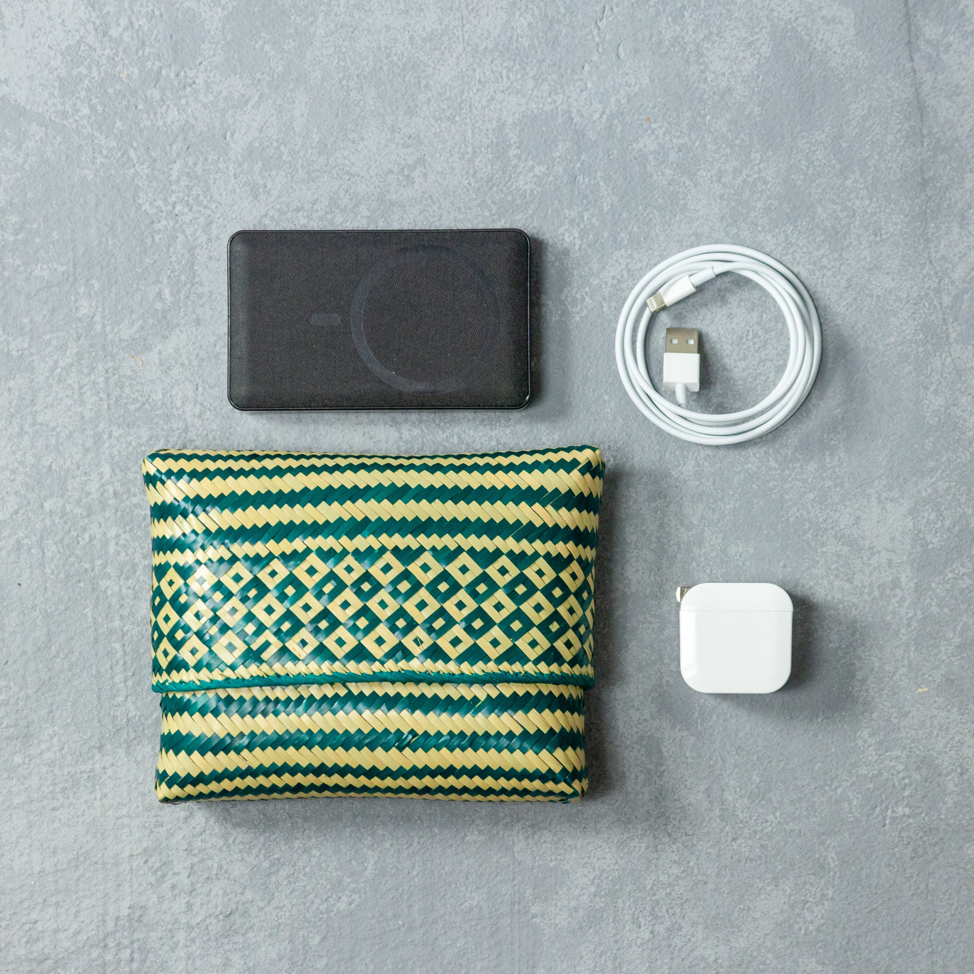 使用例: モバイルバッテリーケース