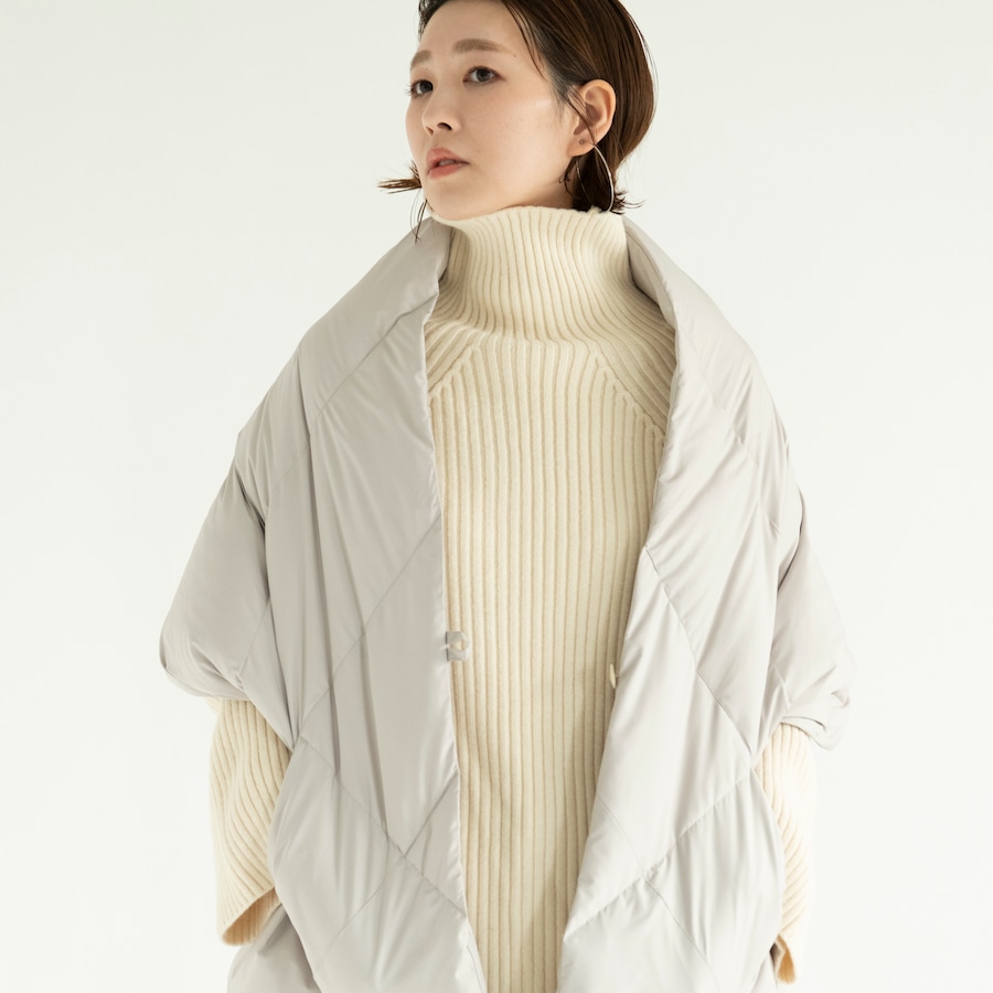 外出先でも室内でも気軽に羽織れます