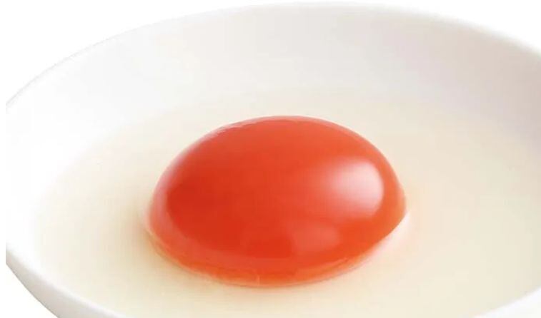 朱色の黄身が映える夢王は、濃厚な味わいが自慢です♪