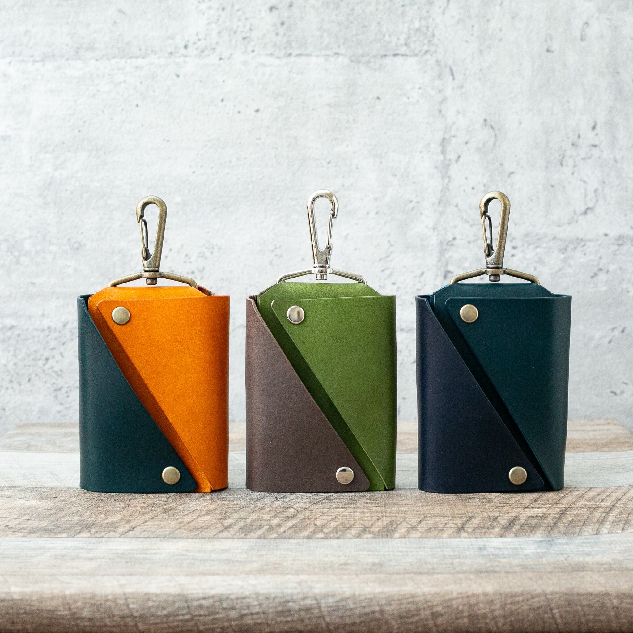 キャメルイエロー×グリーンブルー、グリーン×グレージュ、グリーンブルー×ネイビー