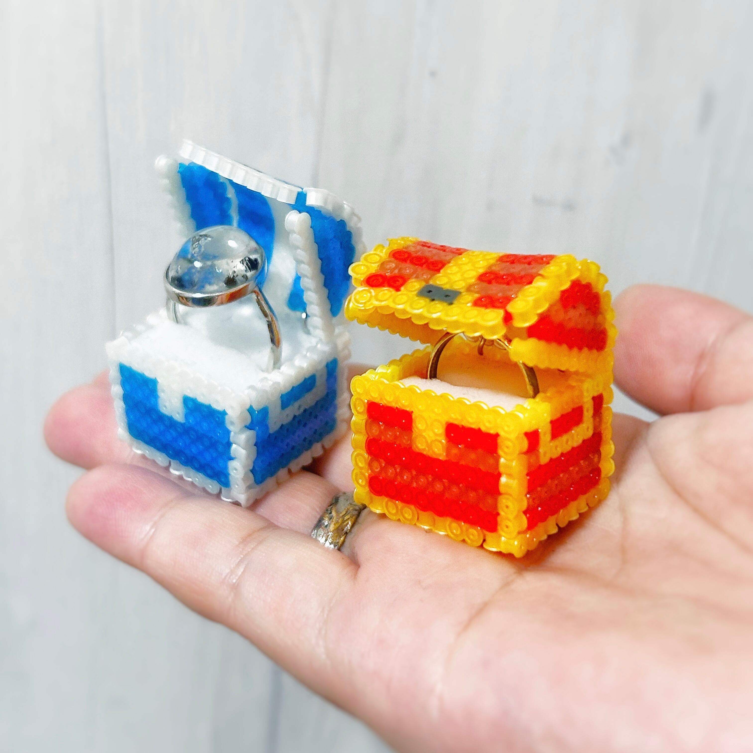 この度「赤:貴族・青:賢者」のカラーをリニューアルいたします！