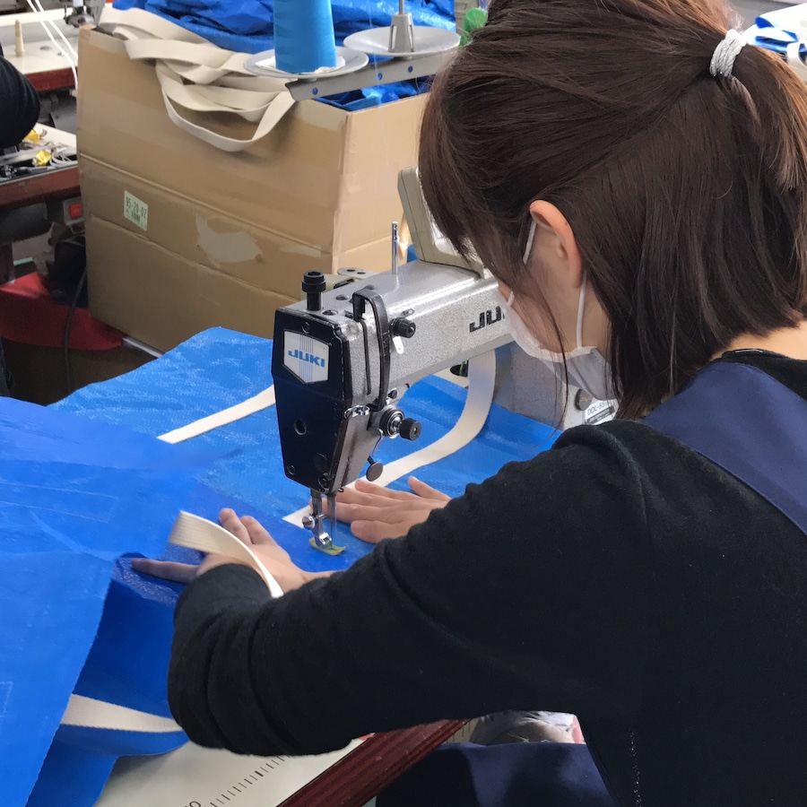縫製は大分県竹田市内の縫製工場で行っています