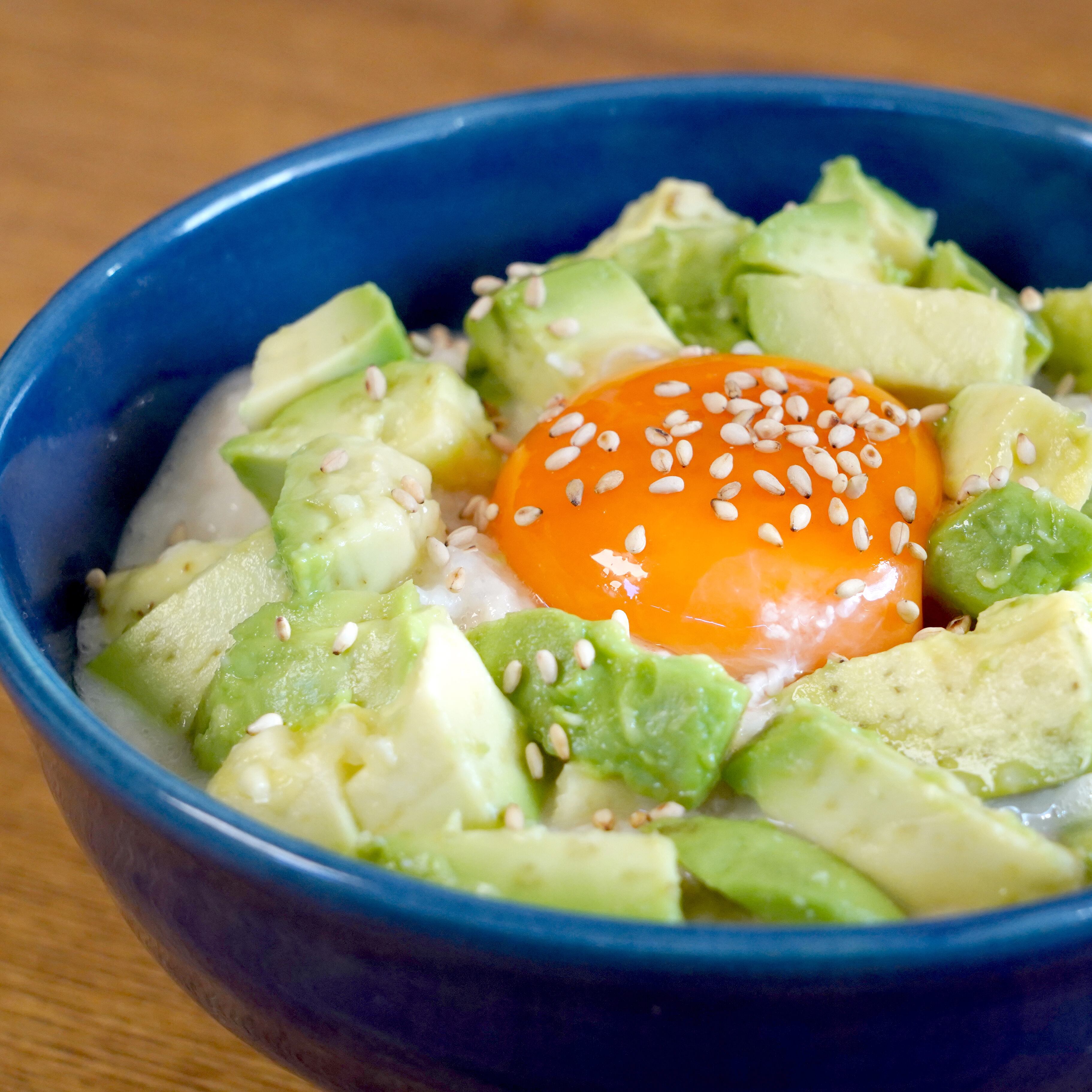 アボカドととろろで濃厚TKG!