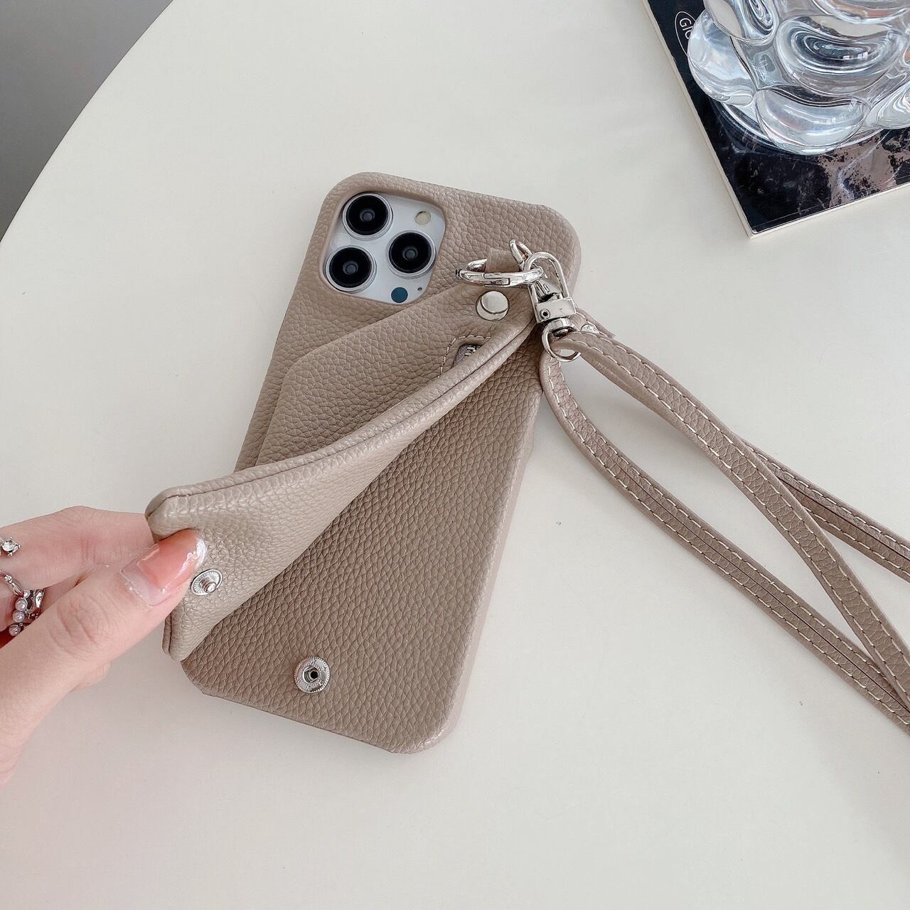 取り外せる小物入れポケット