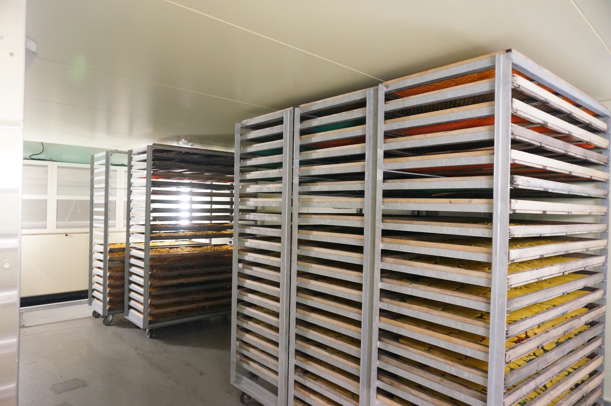 乾燥庫でじっくりと甘みと旨みを凝縮