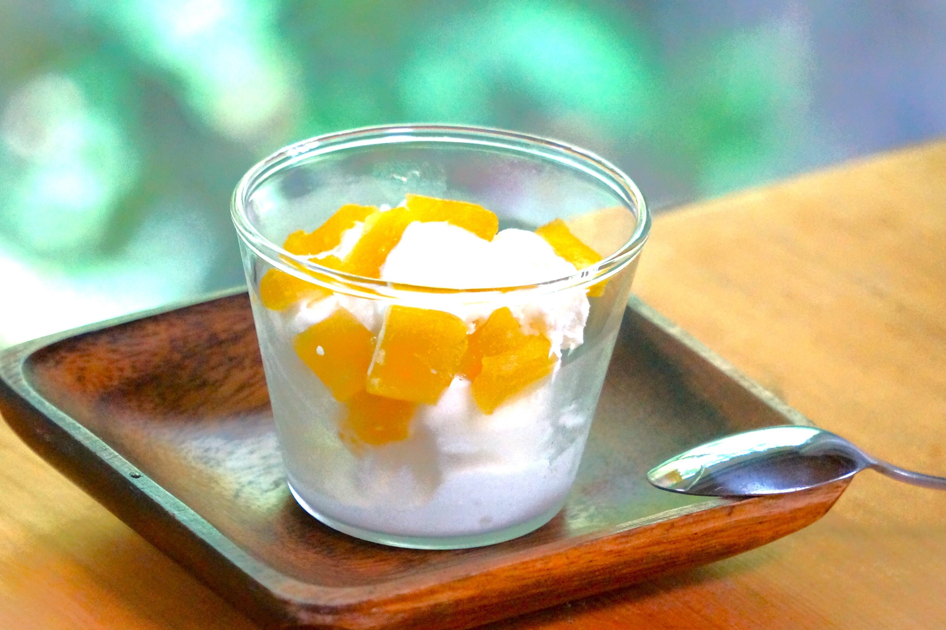 バニラアイスにトッピング