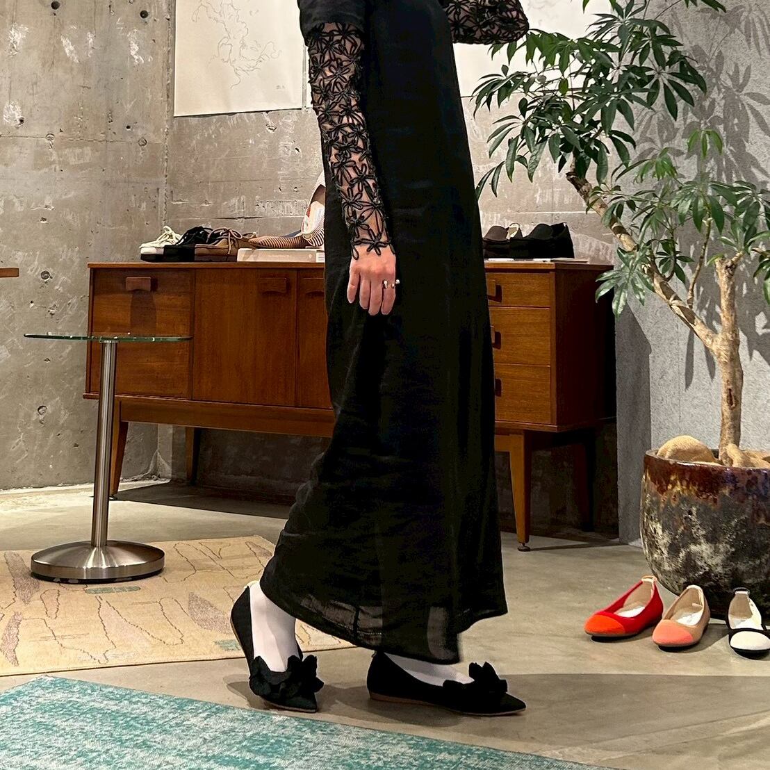 pointed-FRIN / BLACK | Offen