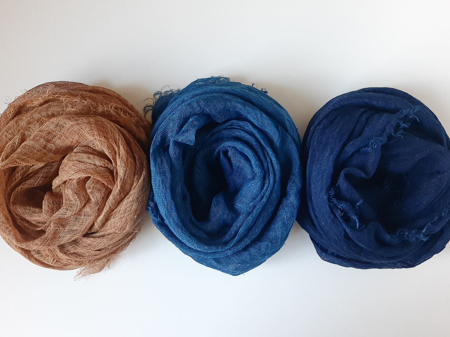 柿渋染・藍染（藍）・藍染（濃藍）