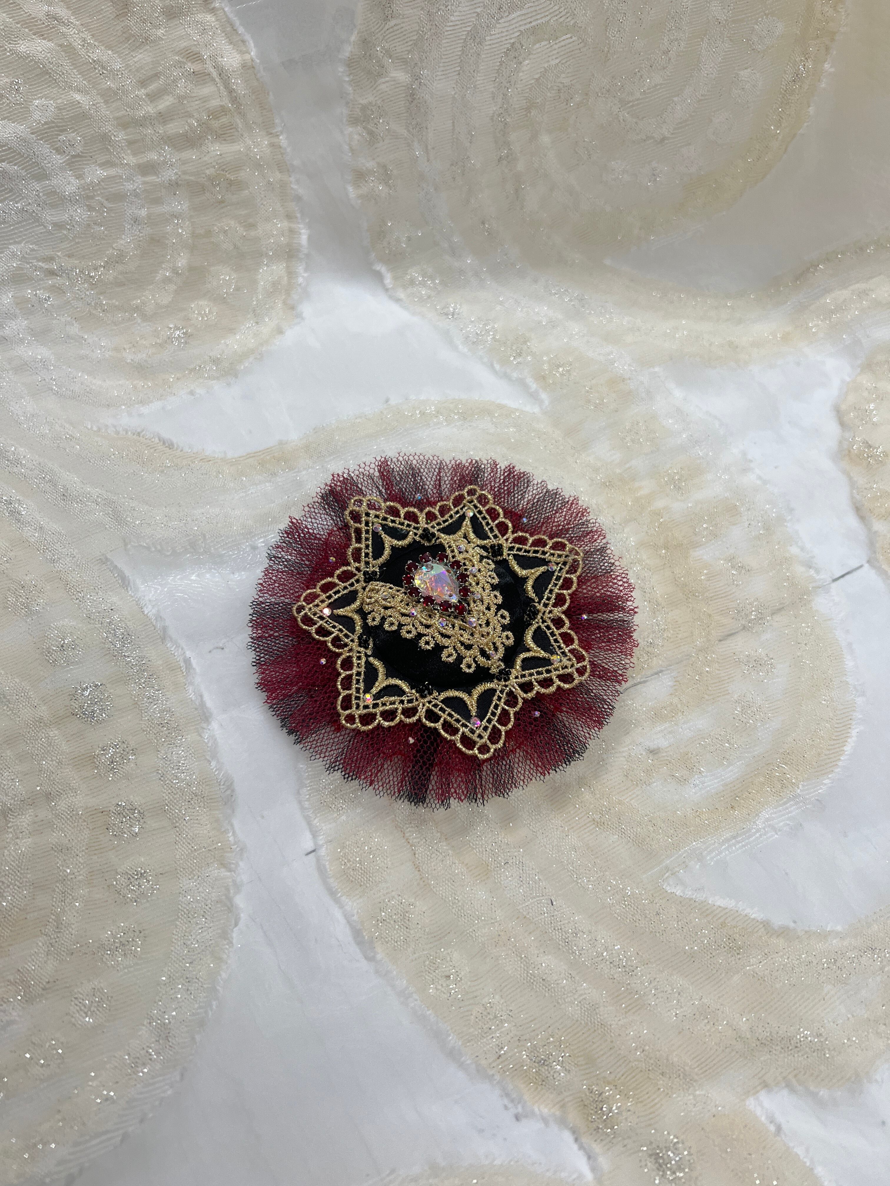 濃い赤と黒のコンビネーション！大人のキトリっぽい