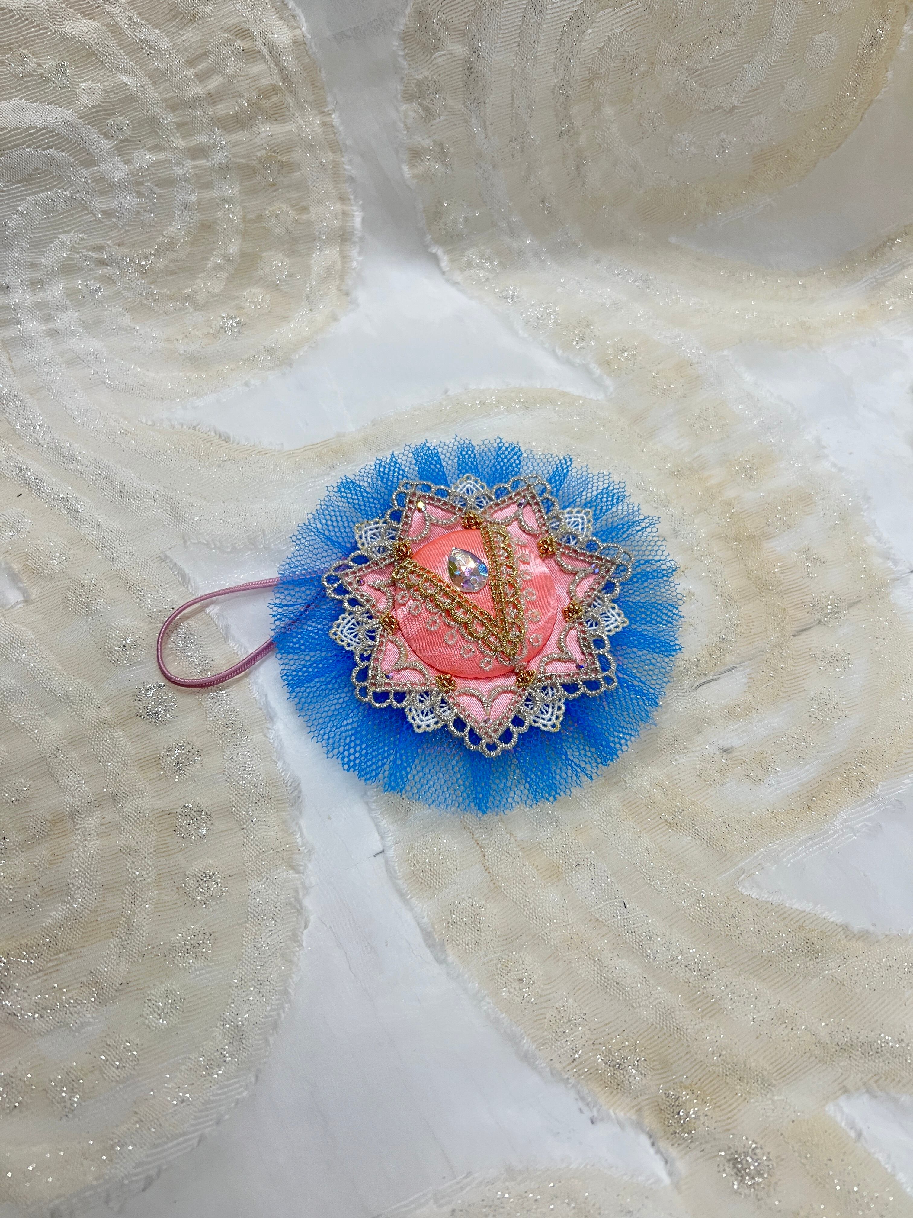 鮮やかな海の色とサーモン系ピンク！