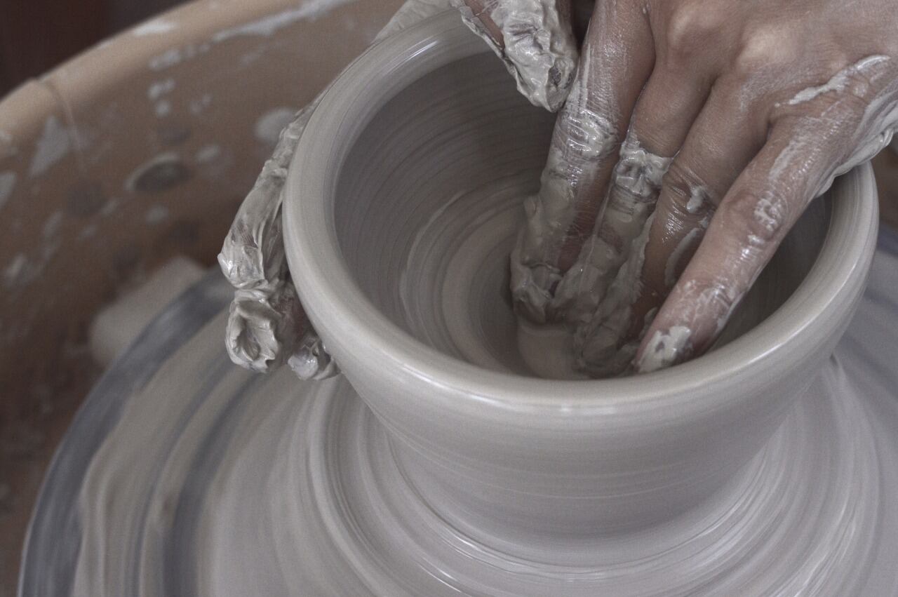 廃陶磁器をリサイクルした粘土で一つ一つ心を込めてお作りしています