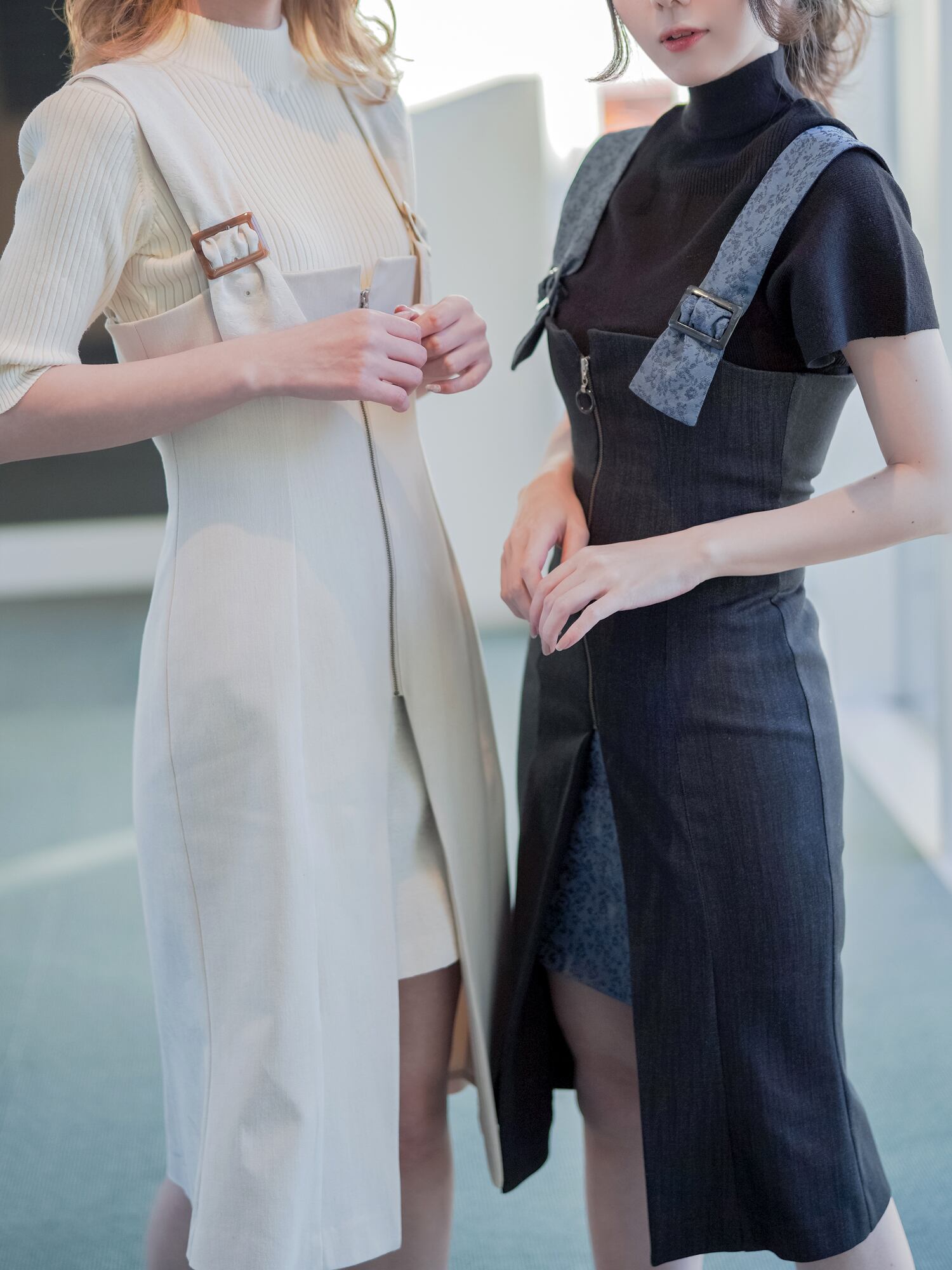 ベージュ × ホワイト← →ブラック × ブルー