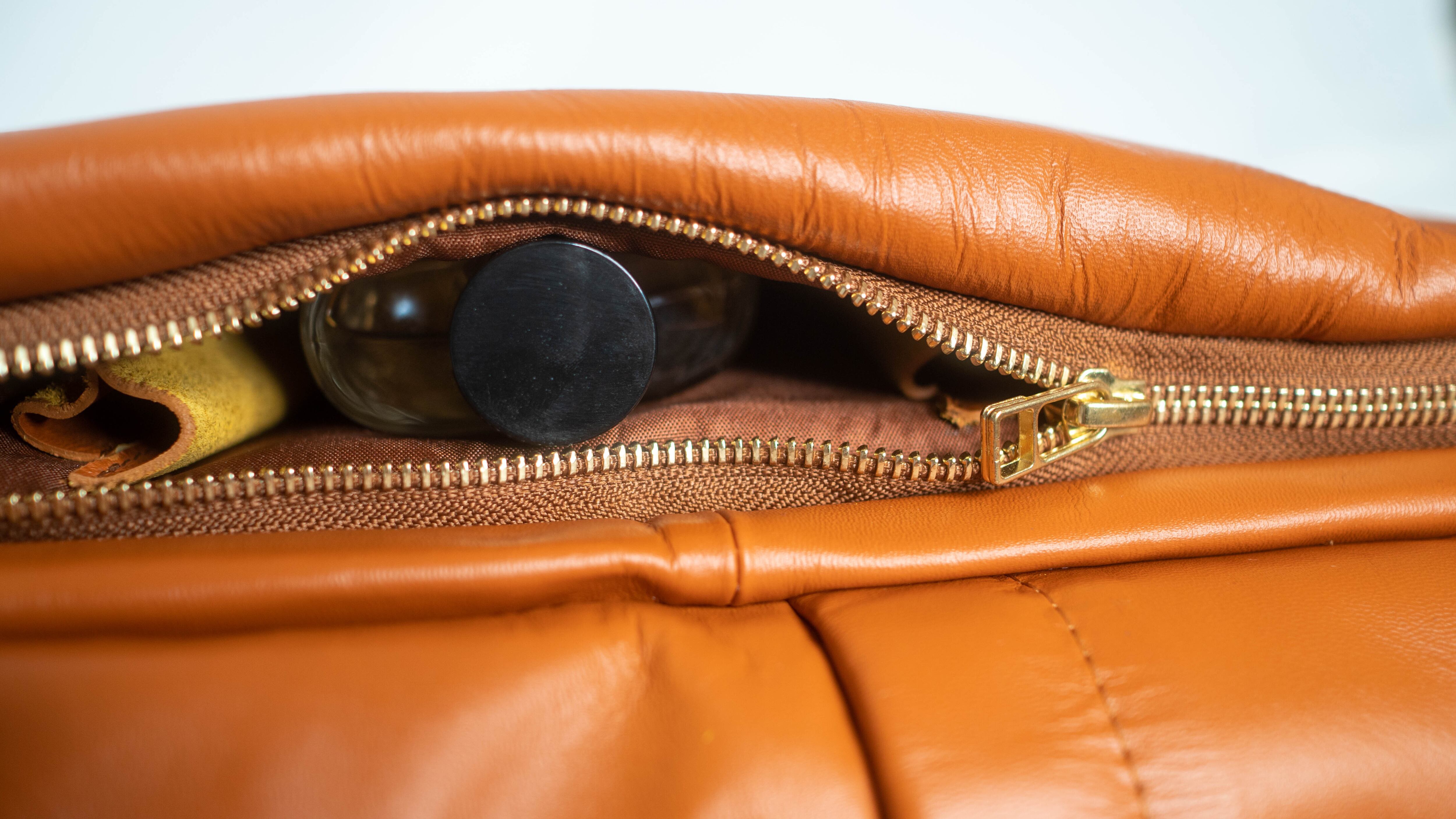 収納に便利なサイドポケット