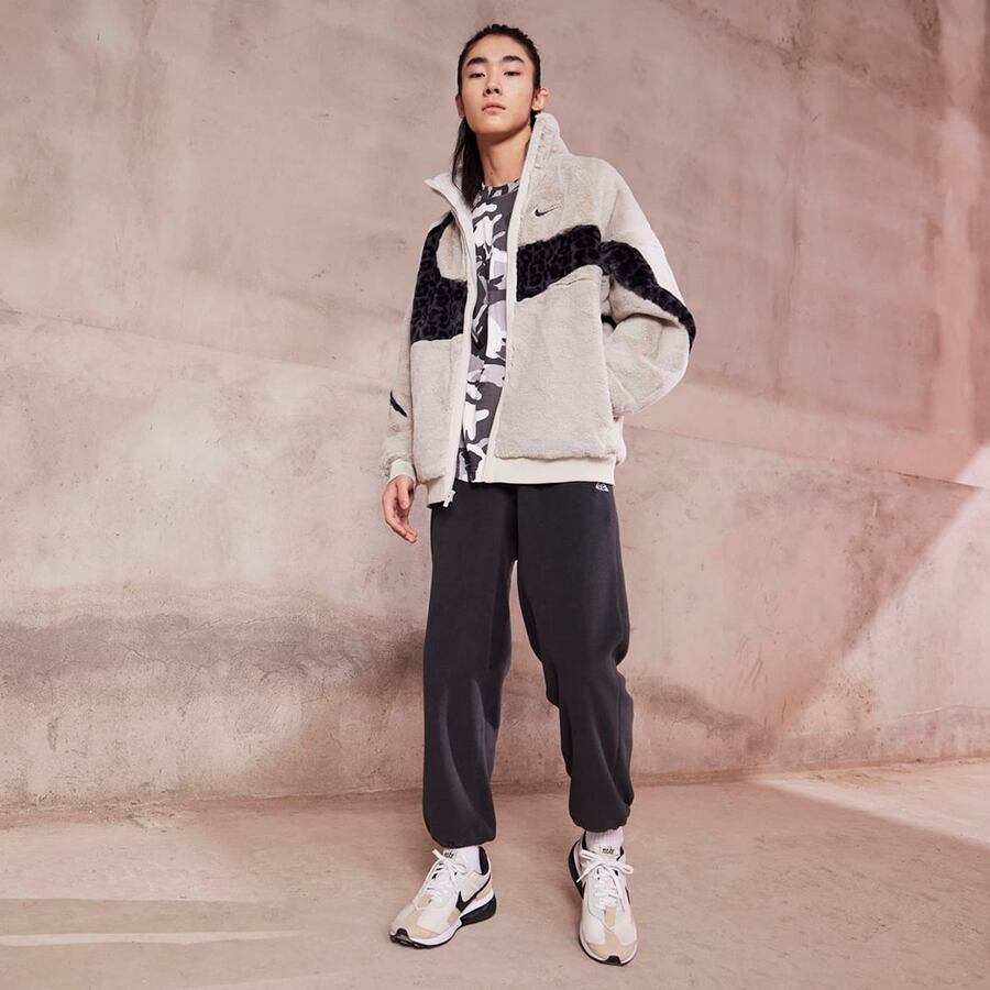 オーバーサイズのスタイルにもGOOD。