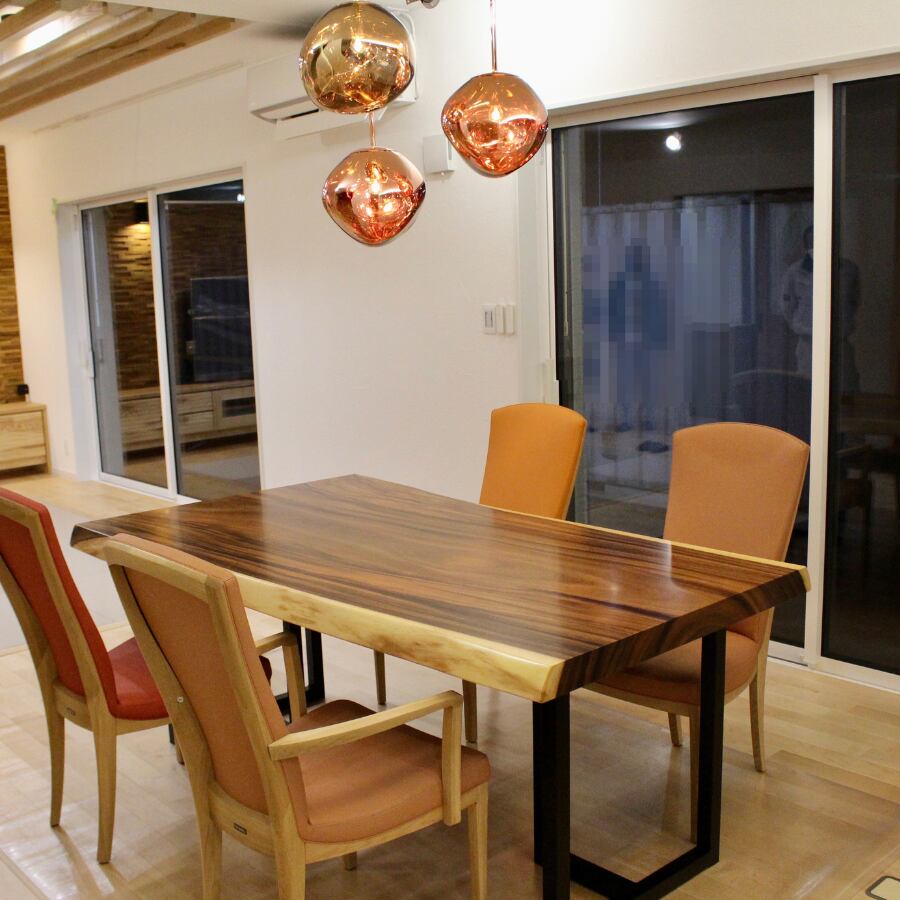 《導入事例》モンキーポッド　一枚板