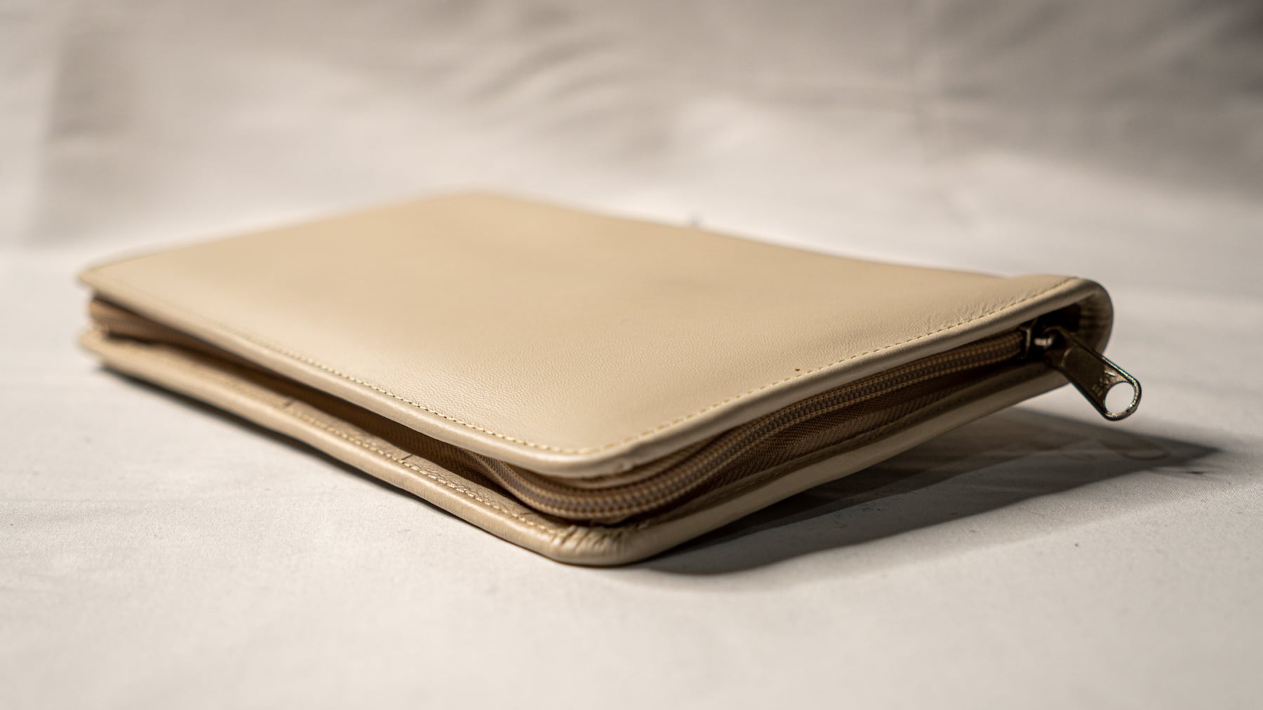 ベージュホワイト