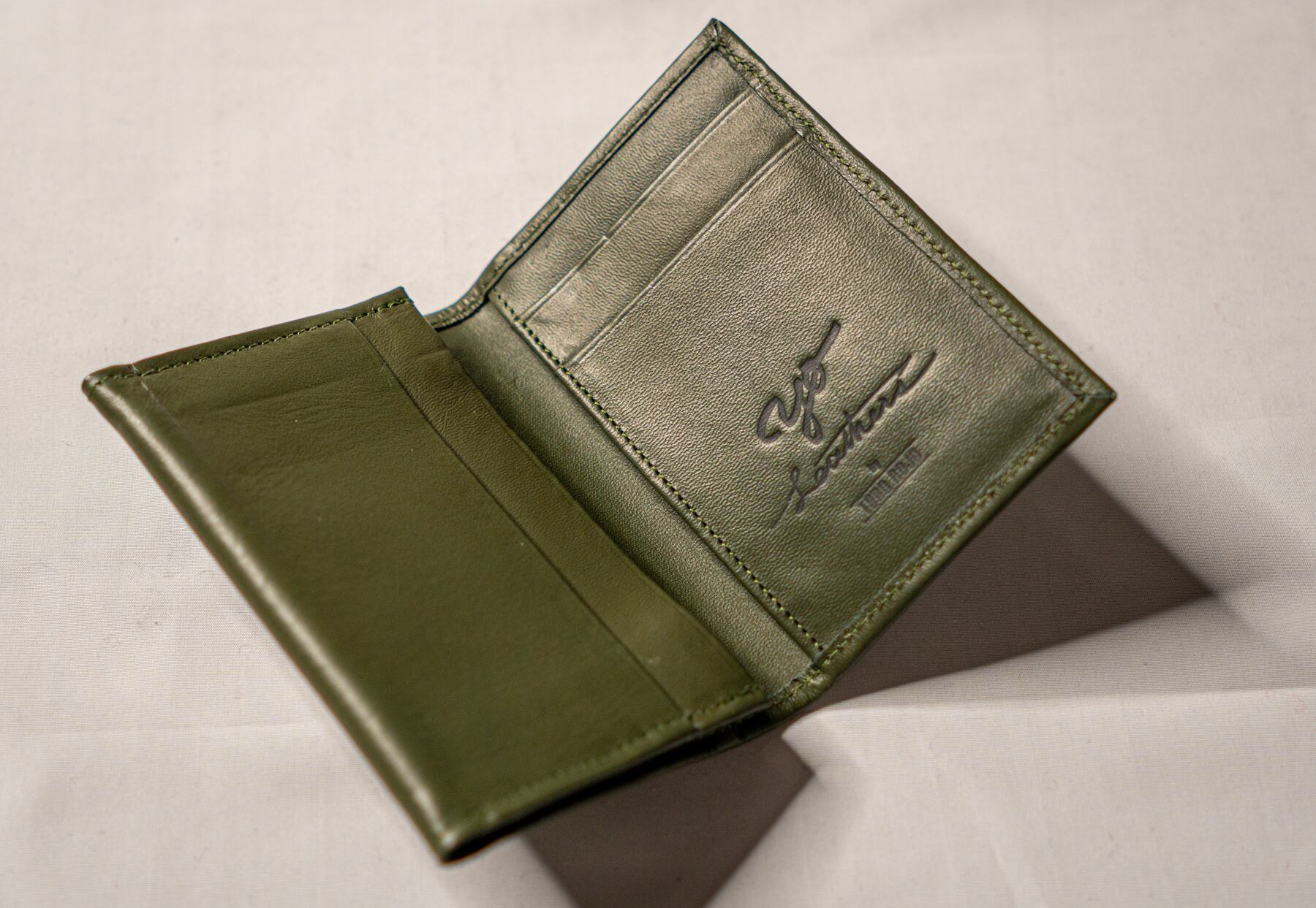 ミリタリーグリーン