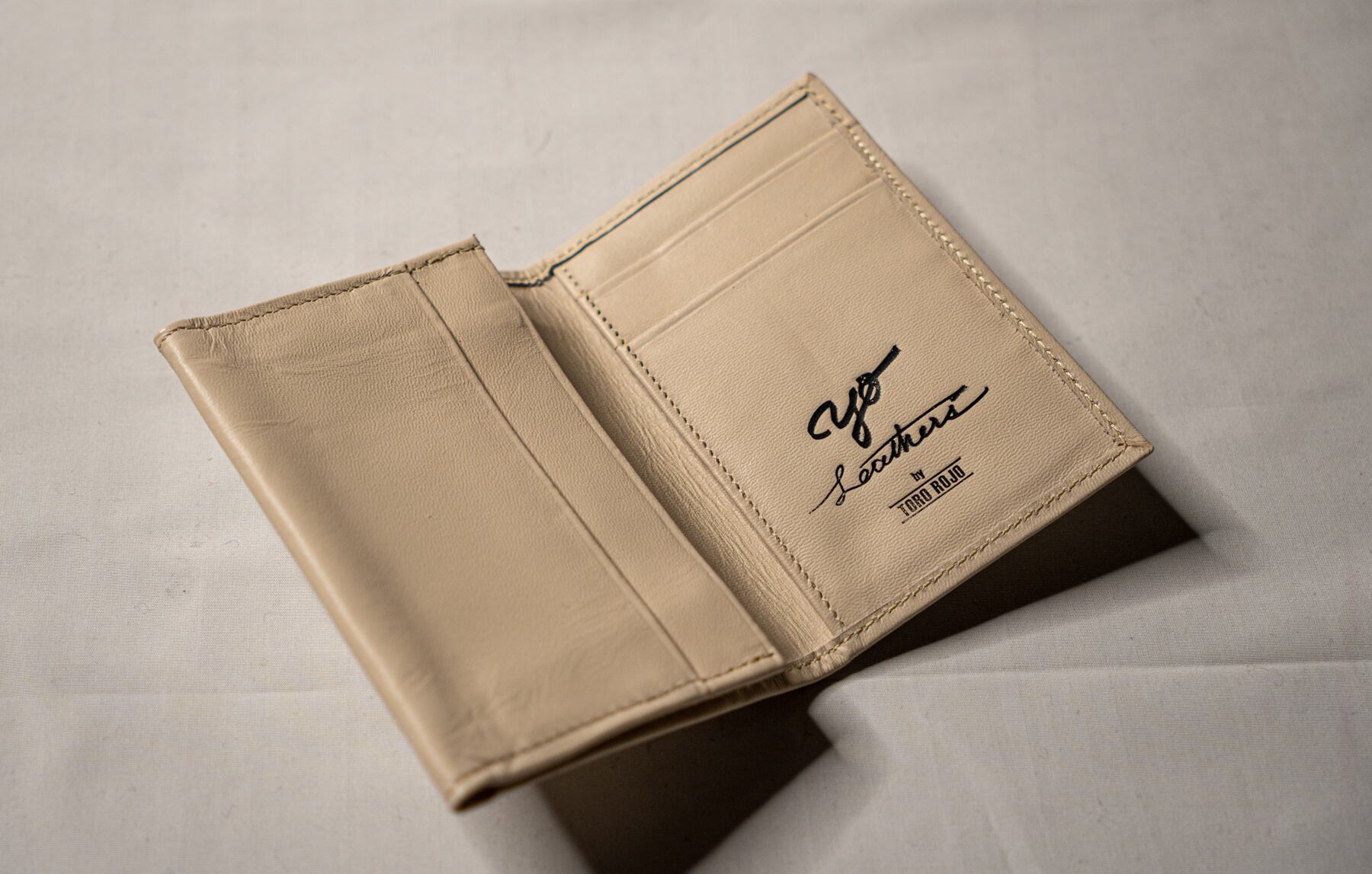 ベージュホワイト