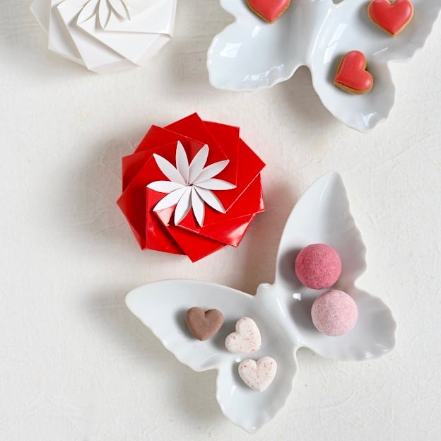 40209】 伊万里 江戸の蝶の白皿（1枚）/ White Butterfly Plate / Edo