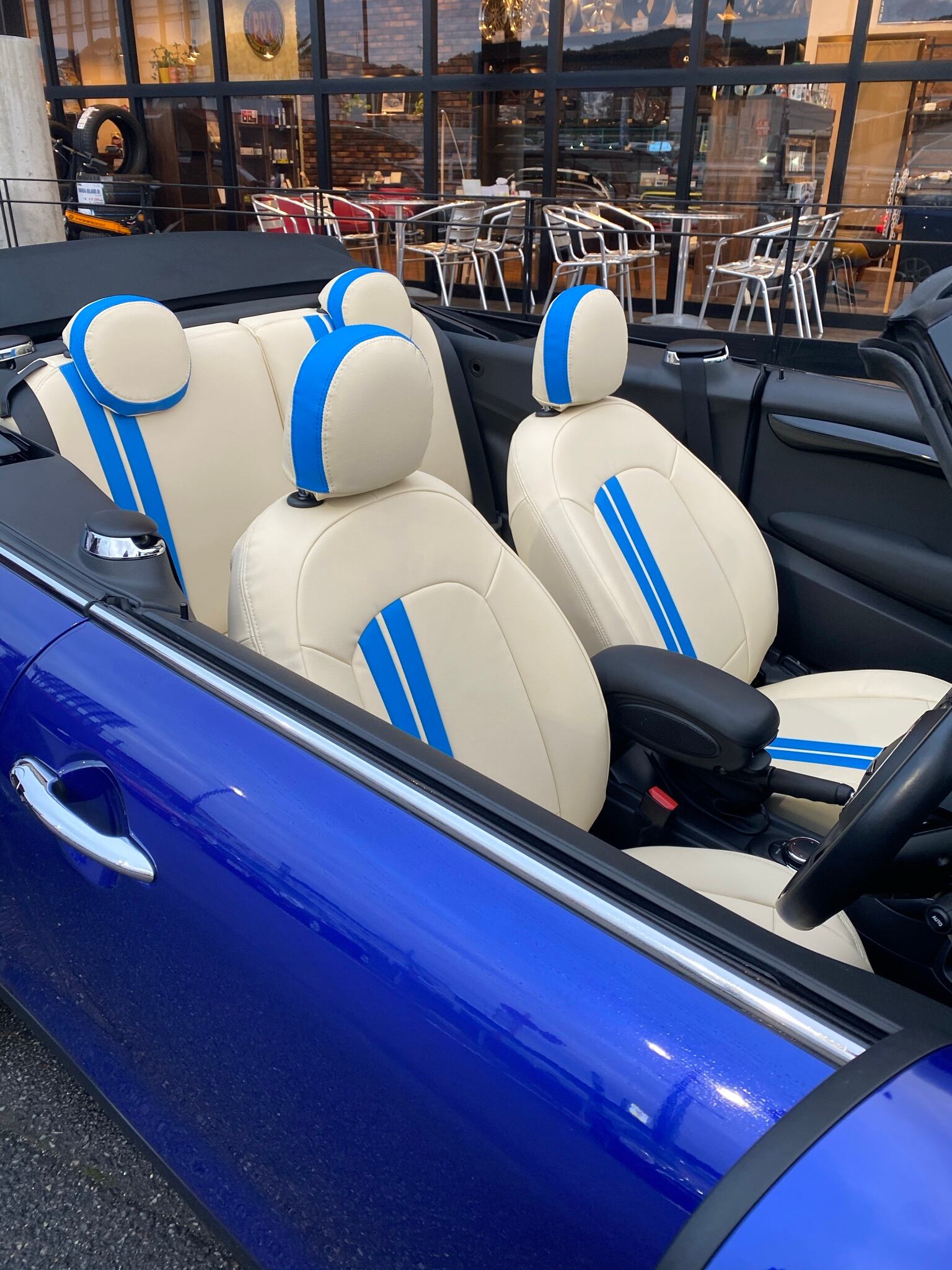 お客様制作例（ﾎﾜｲﾄ×ﾌﾞﾙｰ）