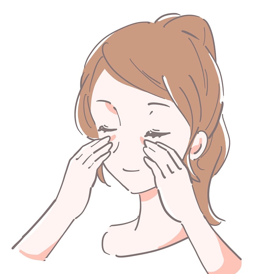 ①朝〜晩、洗顔後に1〜2プッシュを気になる部分を中心に優しく馴染ませます。※またはスキンケアの最後