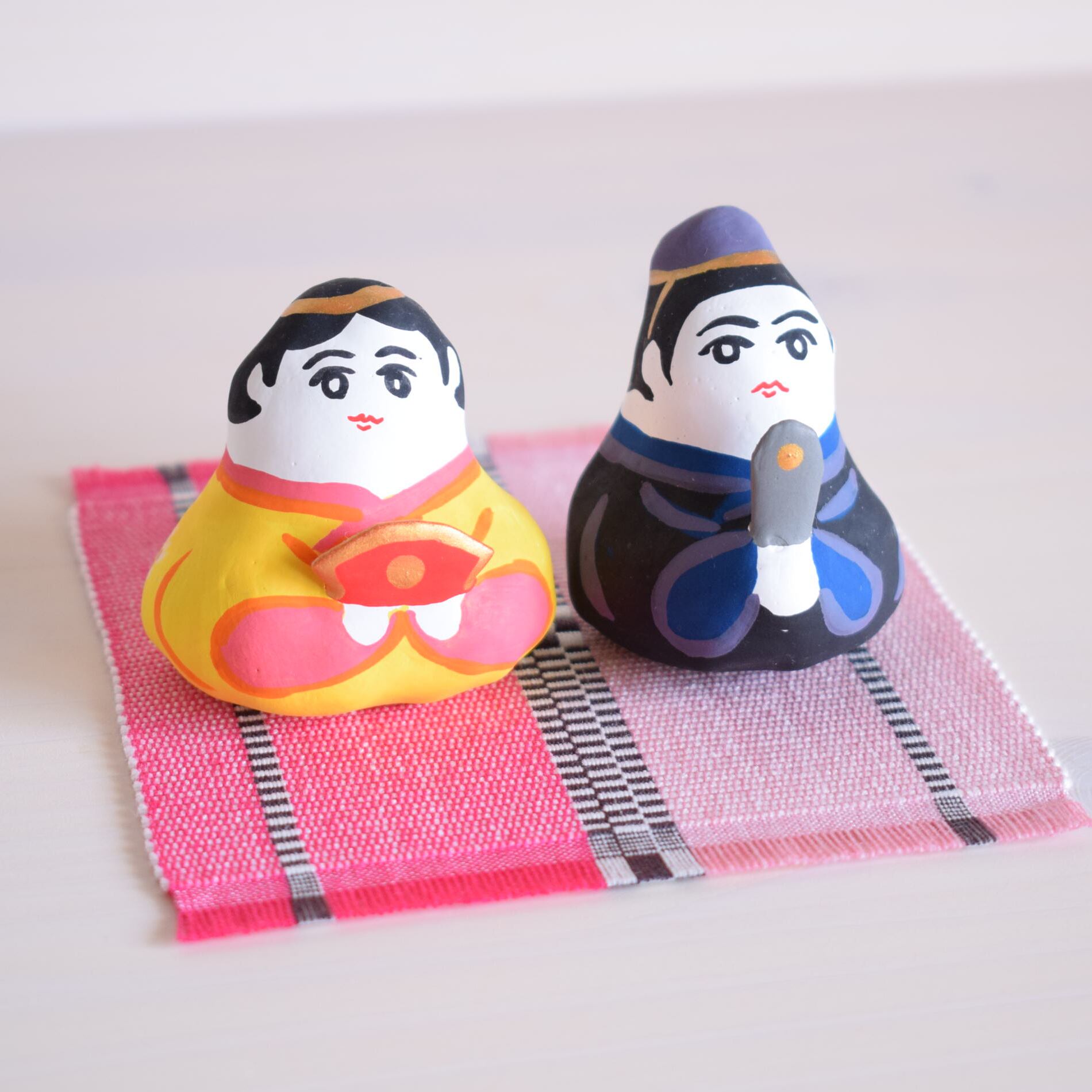 置物や小さなお人形の台座としてもお使いいただけます