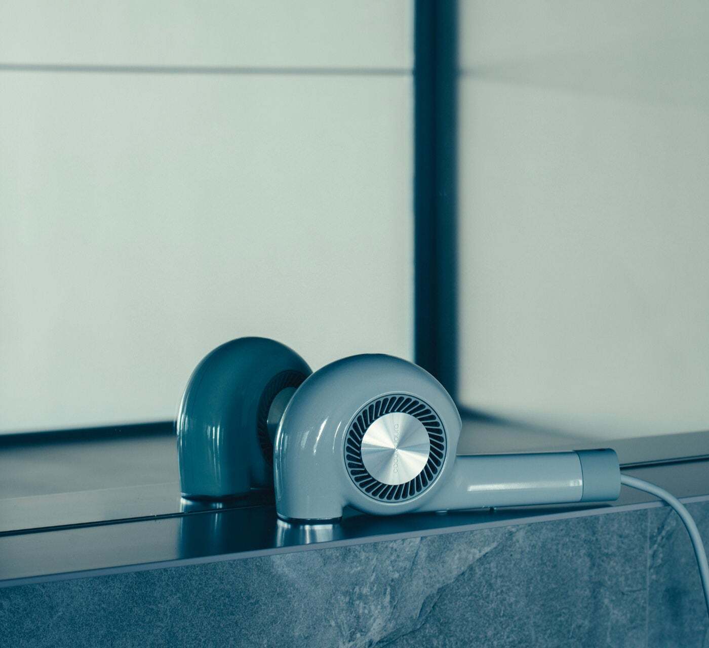 わずかなスペースにも置きやすい