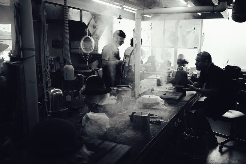 トアロード社屋の3階で熟練の職人が生産しています。