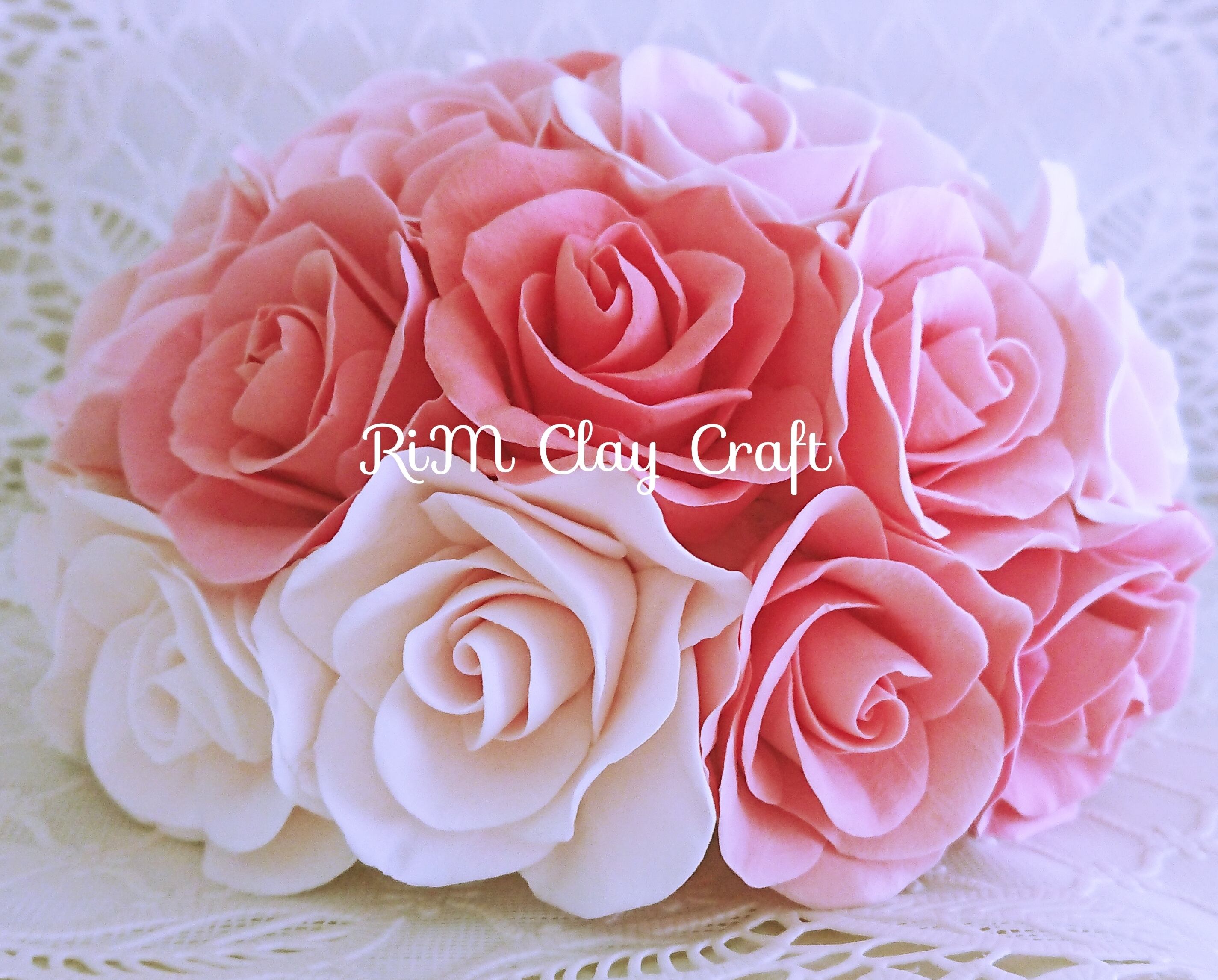 薔薇の中に数輪桜が隠れています♪