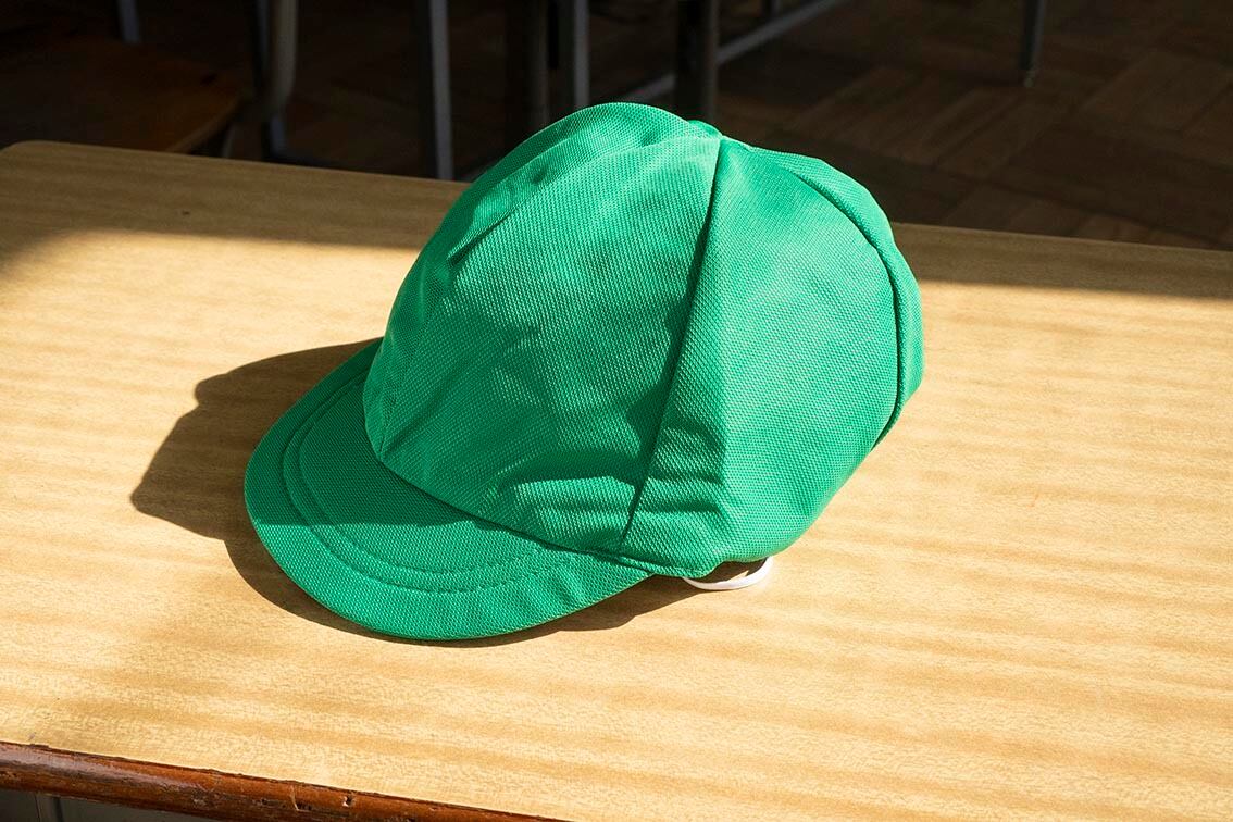 素材はメッシュで通気性・速乾性のいいタイプ