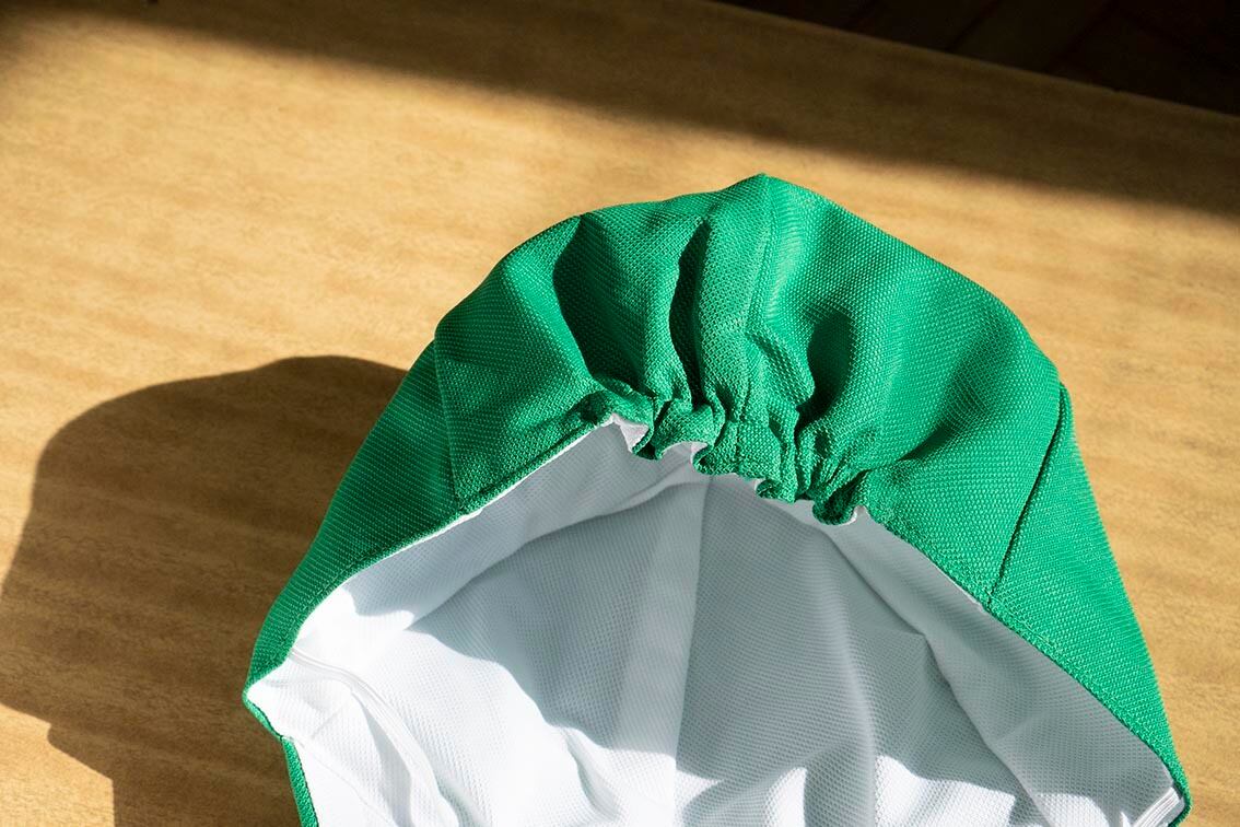 後ろはゴムギャザー付き　緑・白のリバーシブル