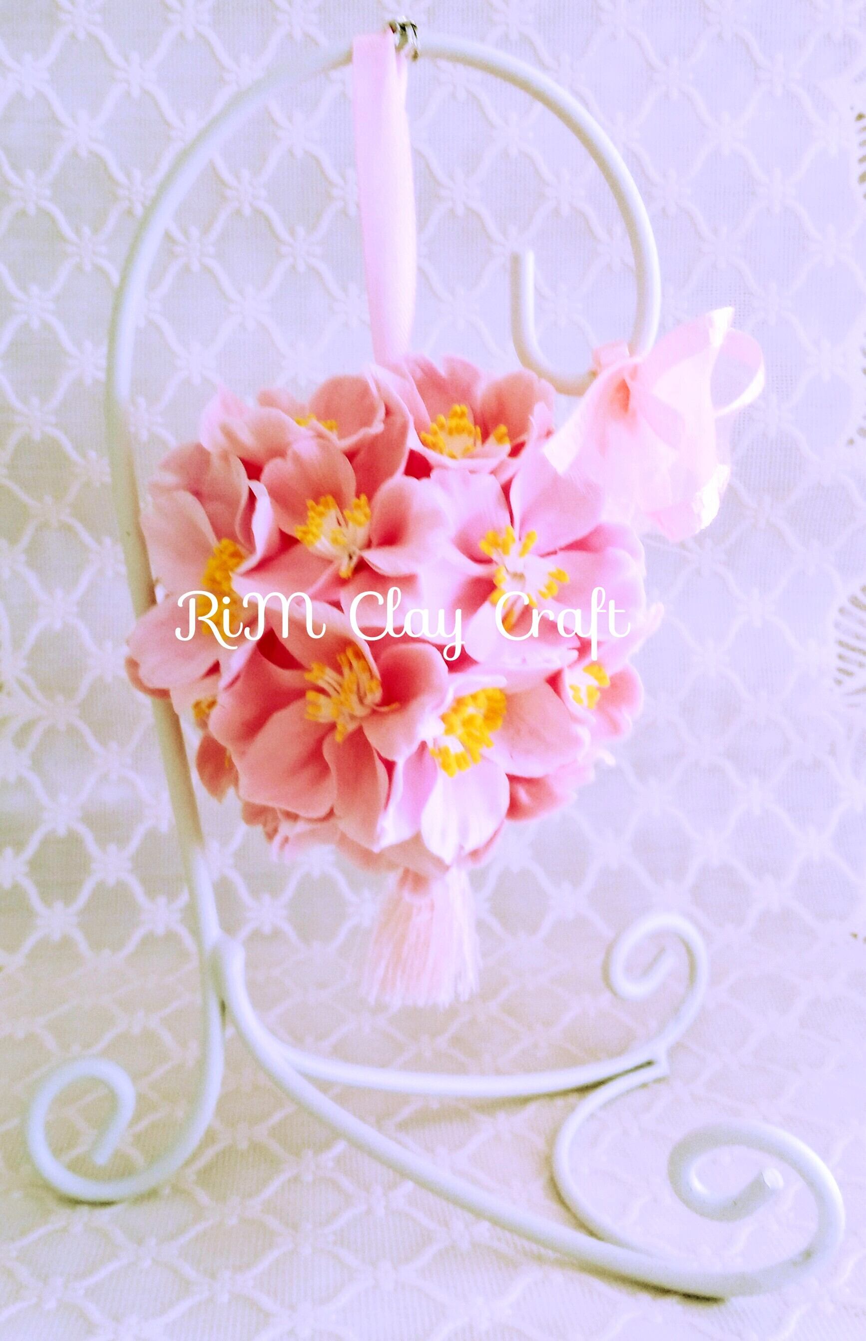 白く可愛いスタンド付き