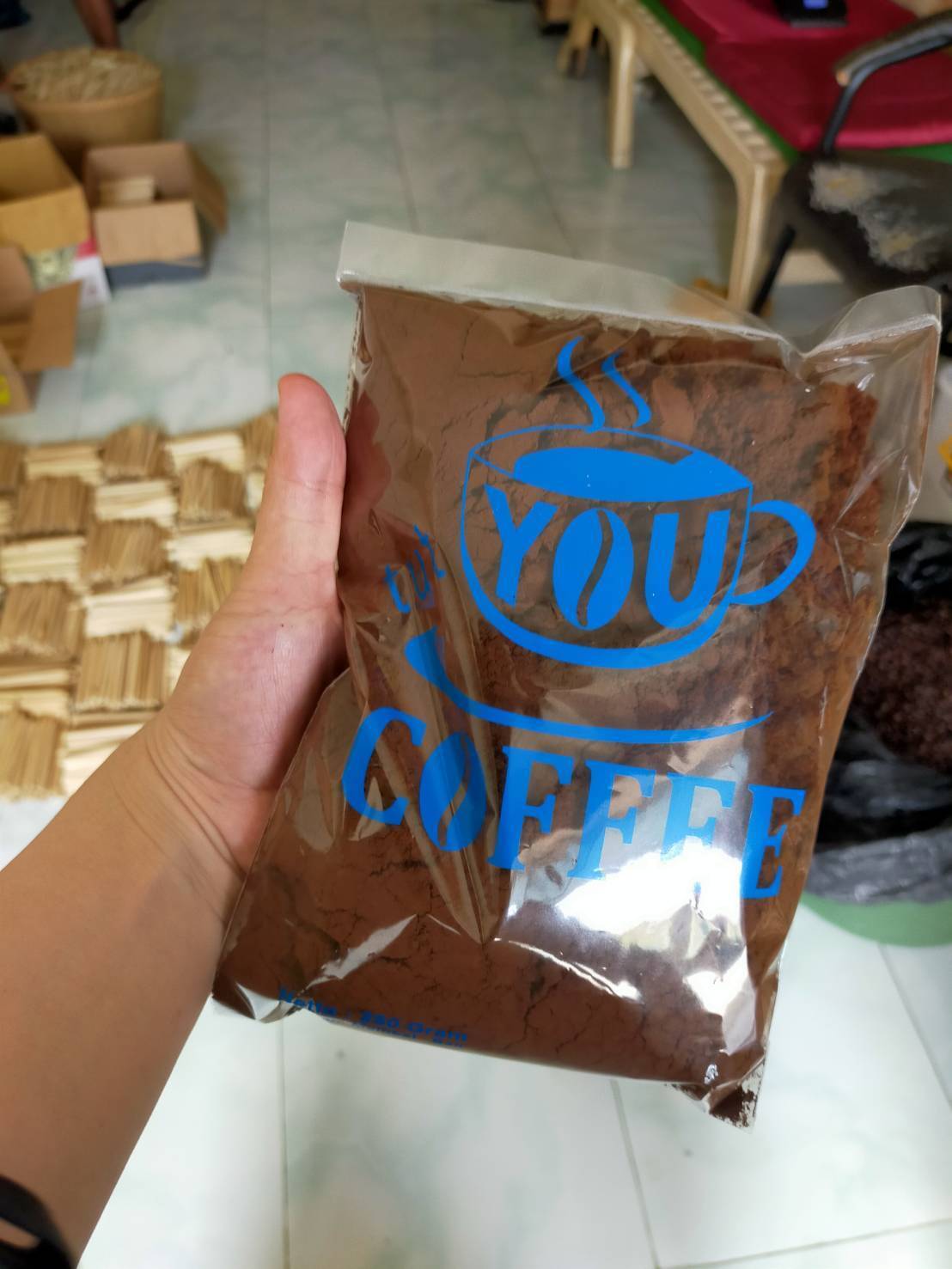 通常のバリ島珈琲はパウダー状。ドリップせずにそのまま湯煎に溶かすと粉が沈みます。上澄を飲むスタイル