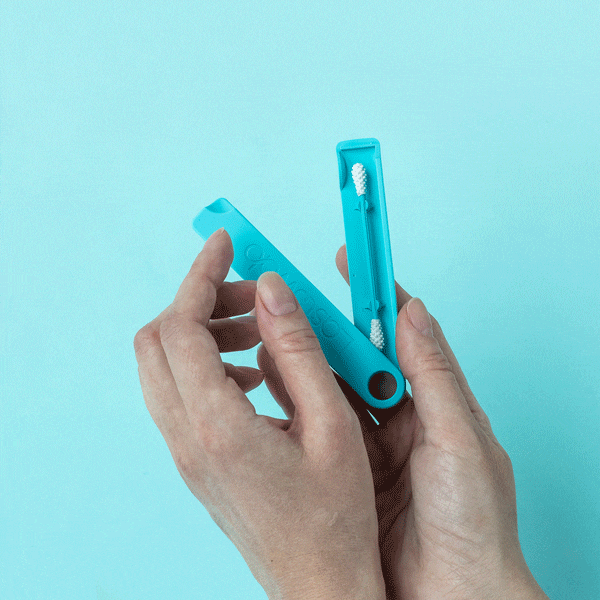 海洋プラスチックから作られた、専用ケース付き。