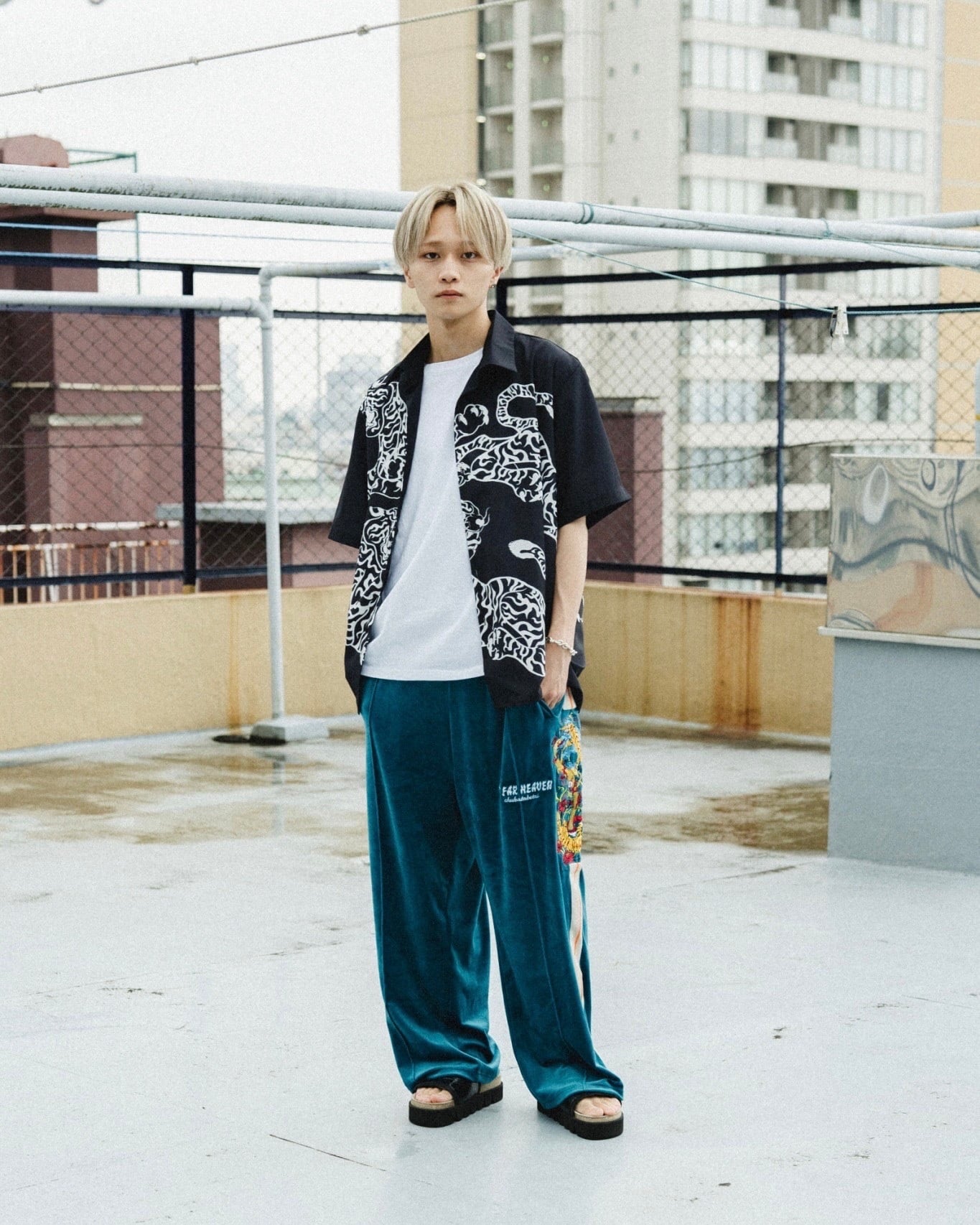 Tiger track pants | チュウカタベタイ