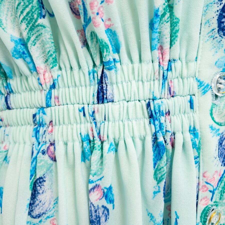 ウエスト部分にはゴムが入っていて、伸縮性があります