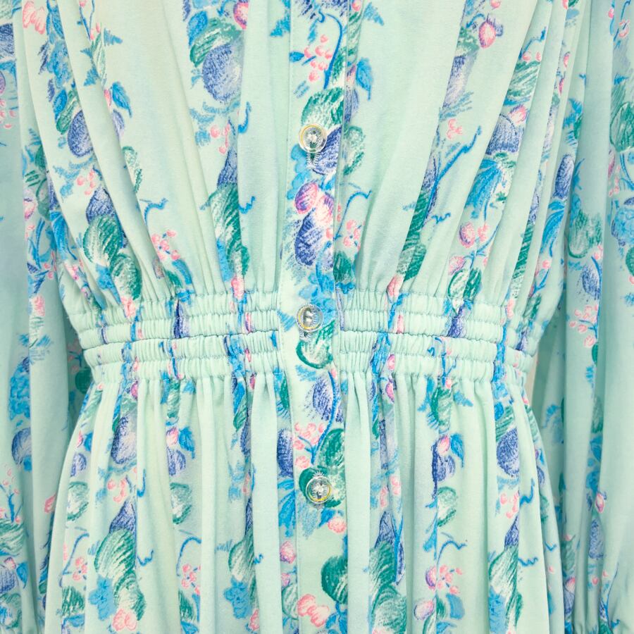 ウエスト部分にはゴムが入っていて、伸縮性があります