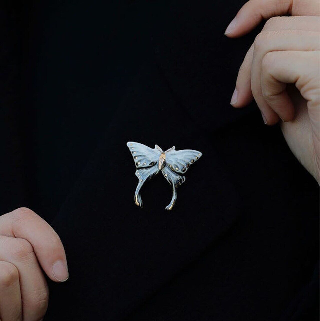夜明けの舞〜蝶のブローチ〜　M21016