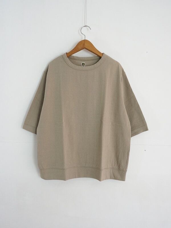 グレーベージュ