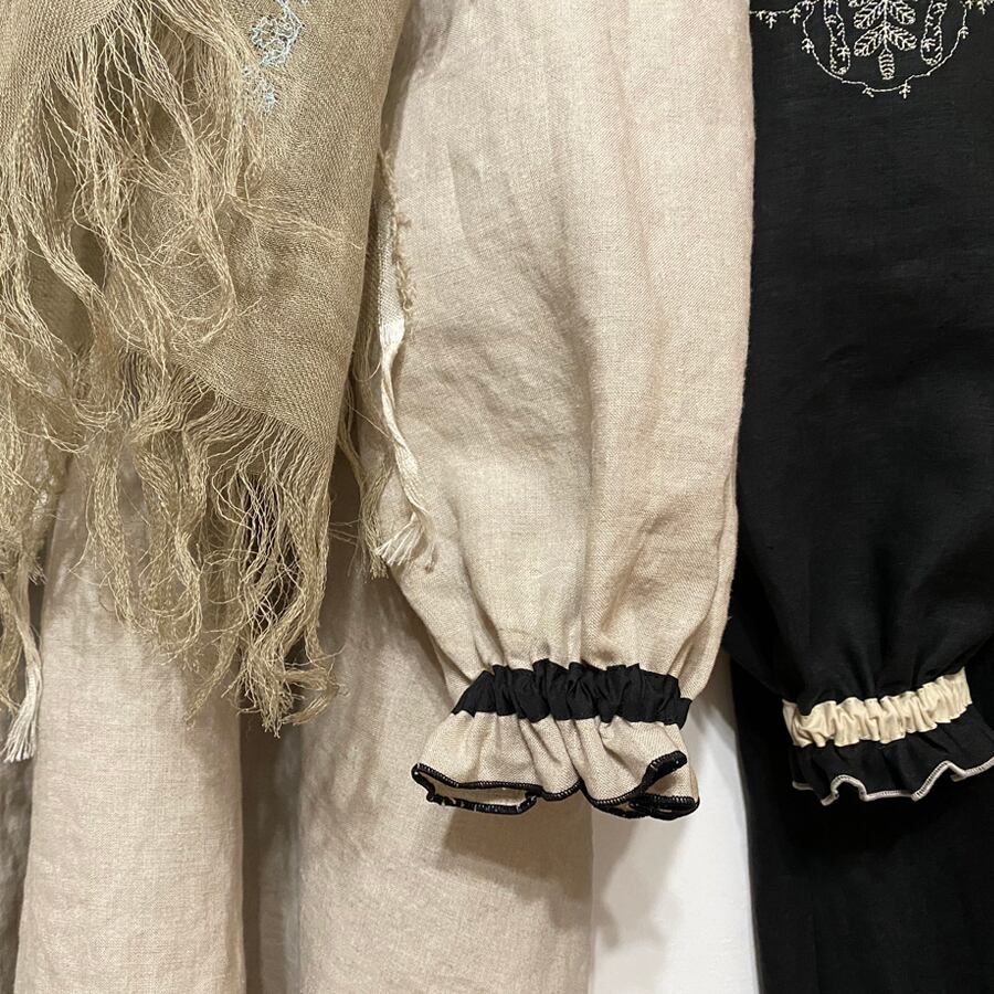 ベージュとブラックは、逆配色になっています。