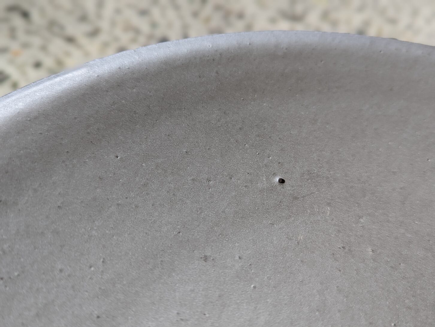 ピンホールなどの凹凸