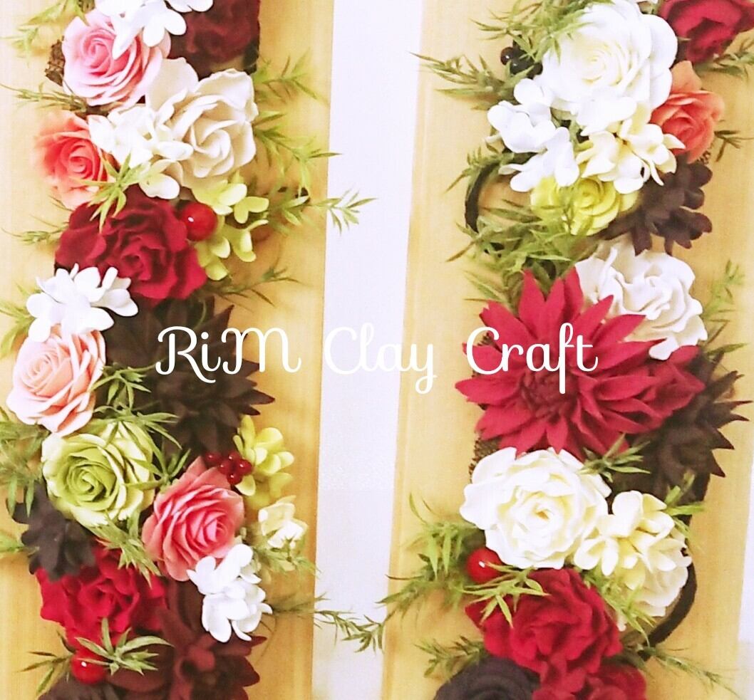 ホワイトやレッドにパープルで華やか