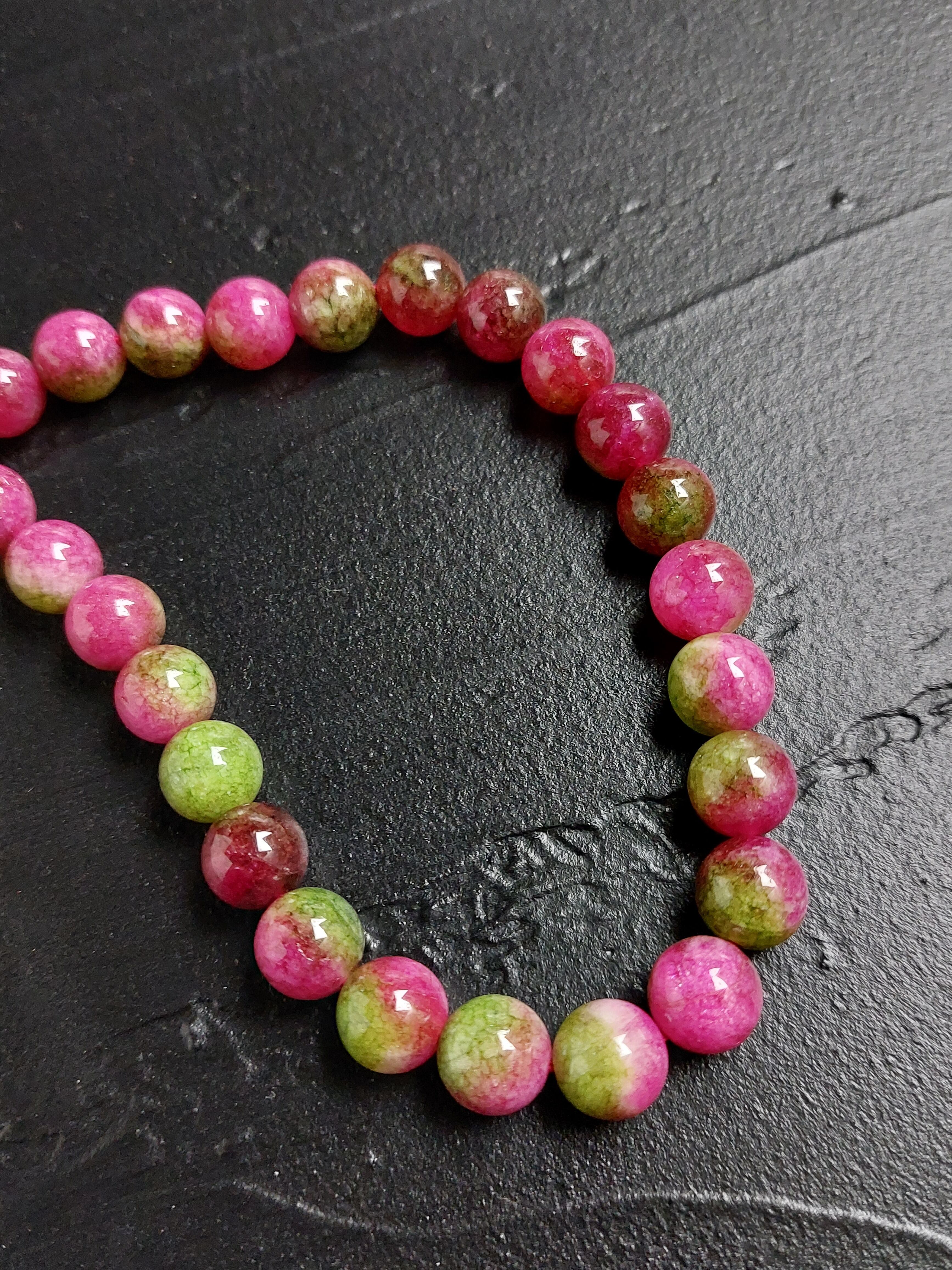 桜水晶の美しい色合いです♪一玉一玉色の感じが微妙に違っている所が素敵ですよ✨