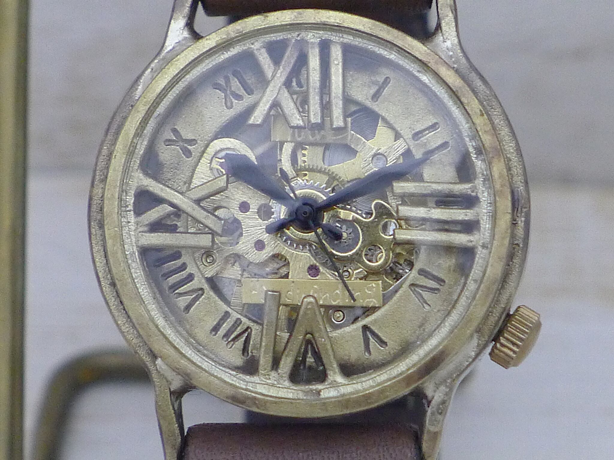 機械の動きが楽しめるスケルトンタイプ