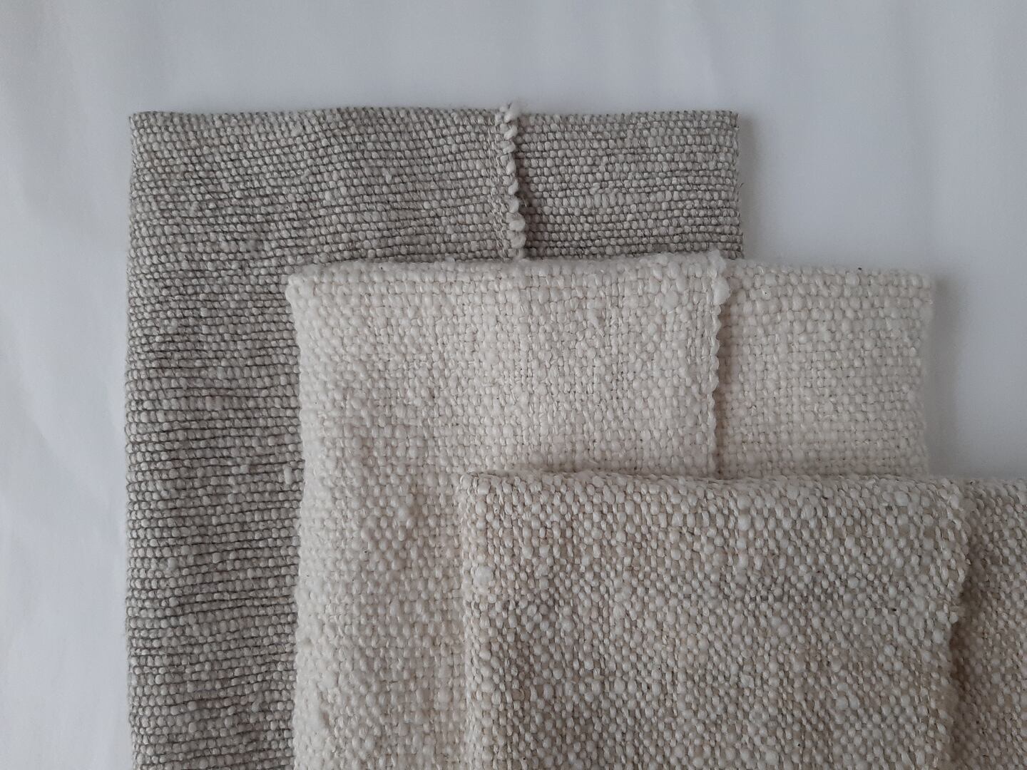 左から　グレー、しろ、ベージュ