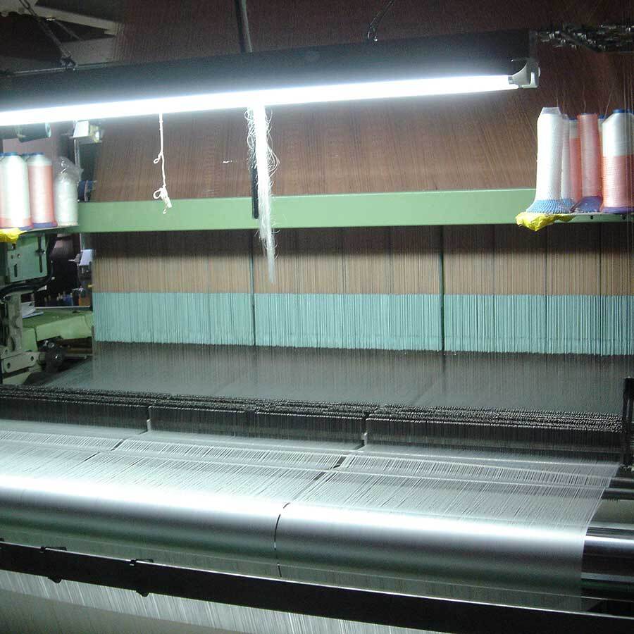 全てタテ糸です、この間を緯糸（ヨコ糸）が通って柄を構成していくのです