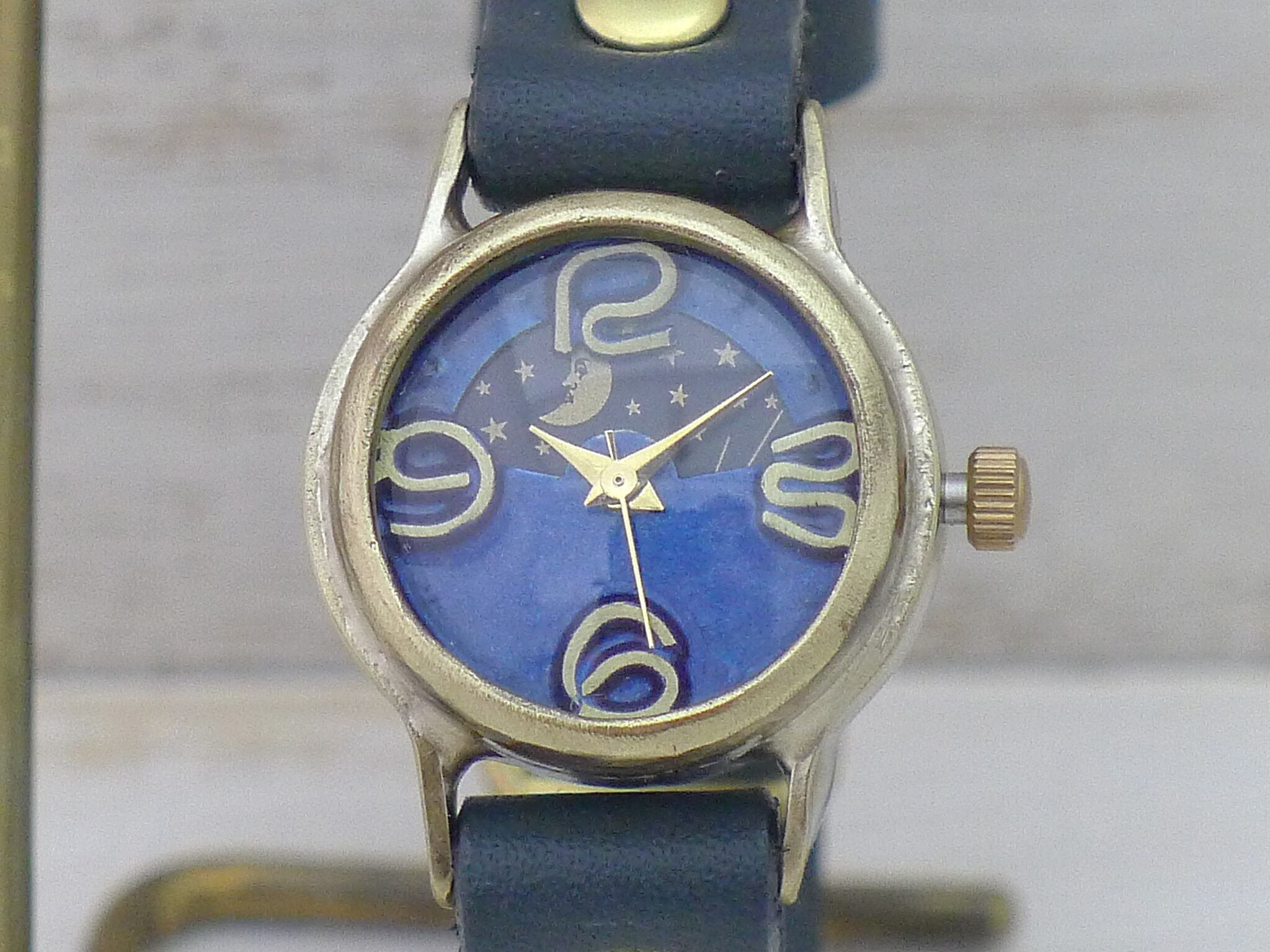 夜は月が現れます