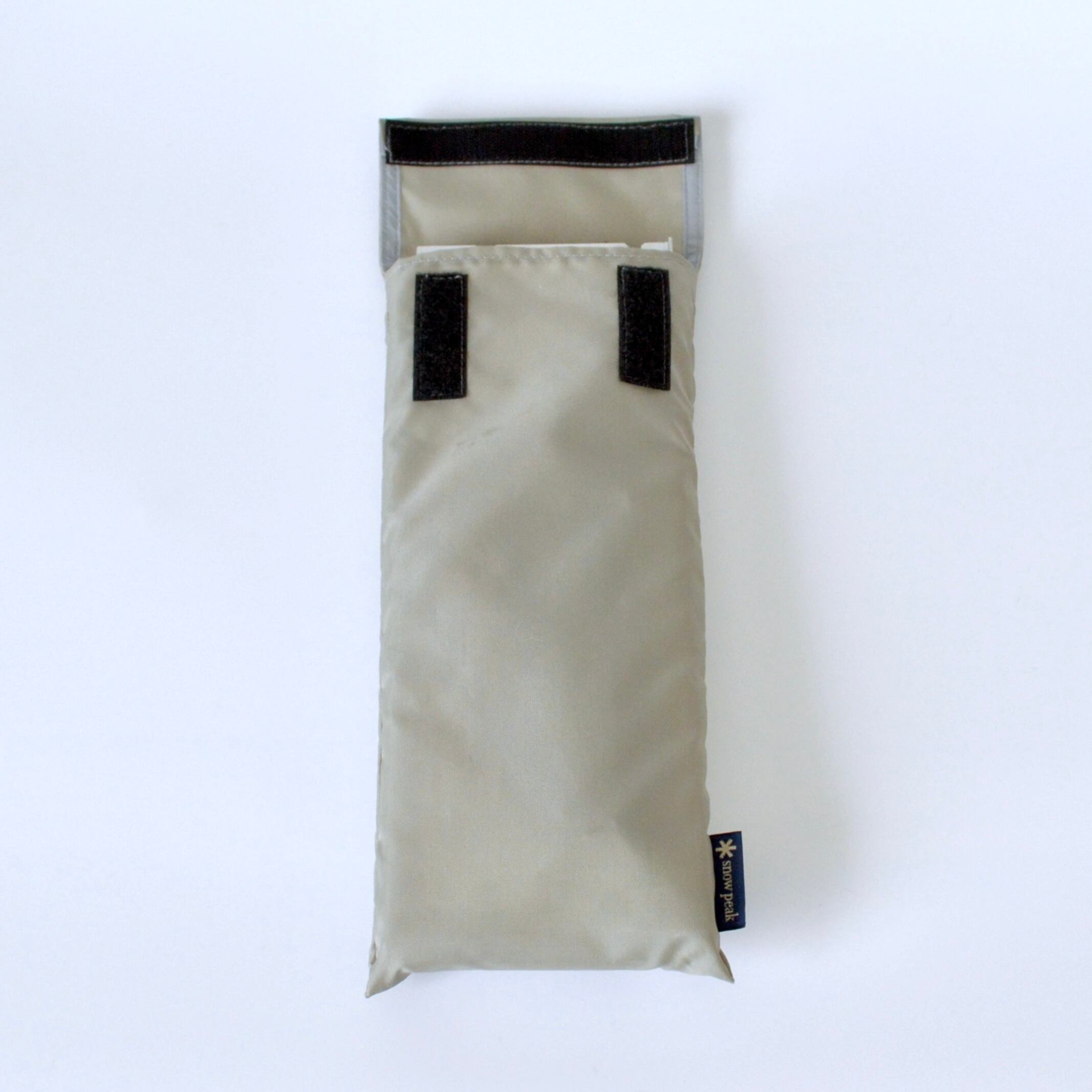 テーブルの収納袋に一緒に入れることができます。