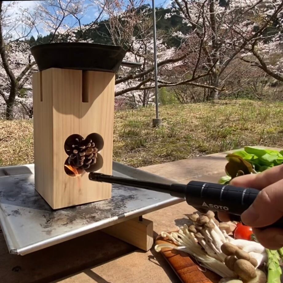 松ぼっくりは天然の着火剤(写真はＬサイズです）