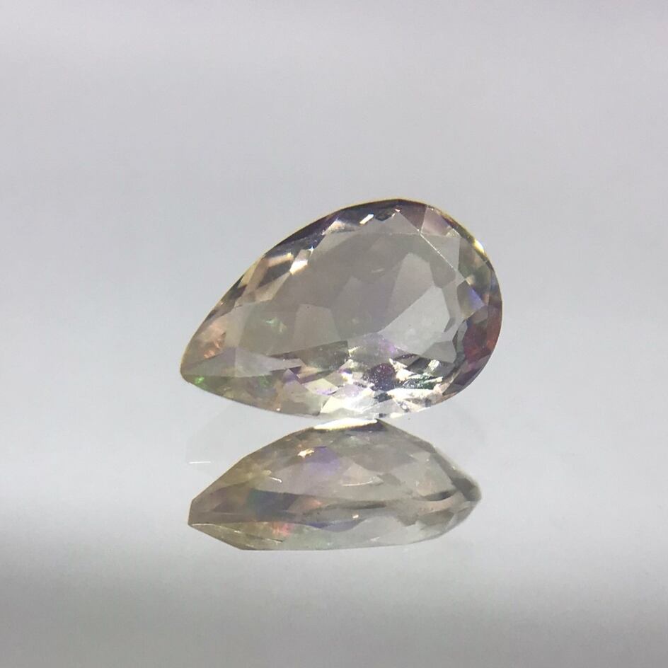 撮影ボックスで上からのLEDライトのみの状態①